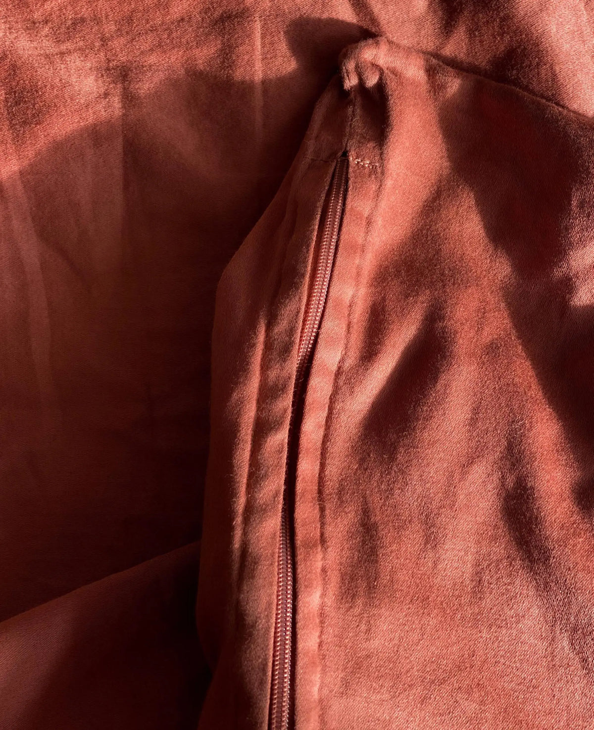 "Thia Rust" Bettbezug / Duvetbezug aus Rostrotem Bio Baumwoll-Satin, 200 x 210 cm