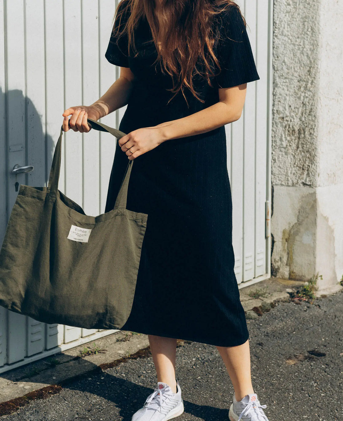 Totebag "Lora" aus olivgrünem Baumwoll-Leinenmix, 47 cm x 40 cm