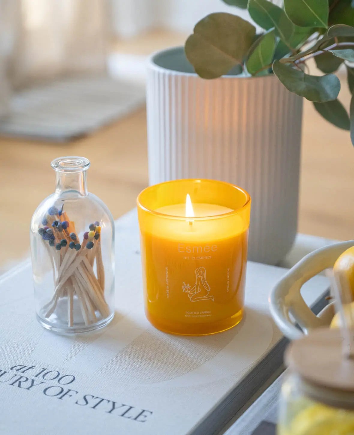 Esmée Premium Scents - N°1 Clémence, Duftkerze mit Duftnote "Bloomy Citrus", 280 g, Gelb