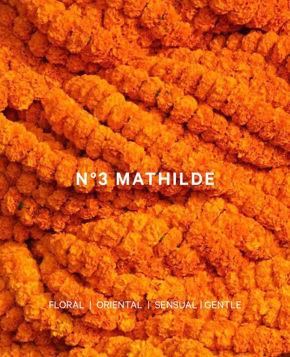 Esmée Premium Scents – N°3 Mathilde, Duftkerze mit Duftnote “Floral Amber”, 280 g, Orange