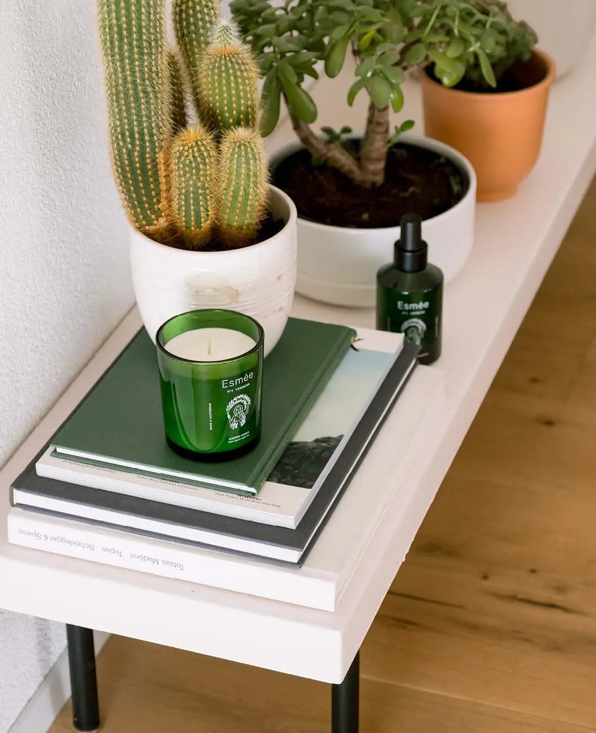 Esmée Premium Scents - N°4 Verbena, Duftkerze mit Duftnote "Herbal Botanics", 280 g, Grün