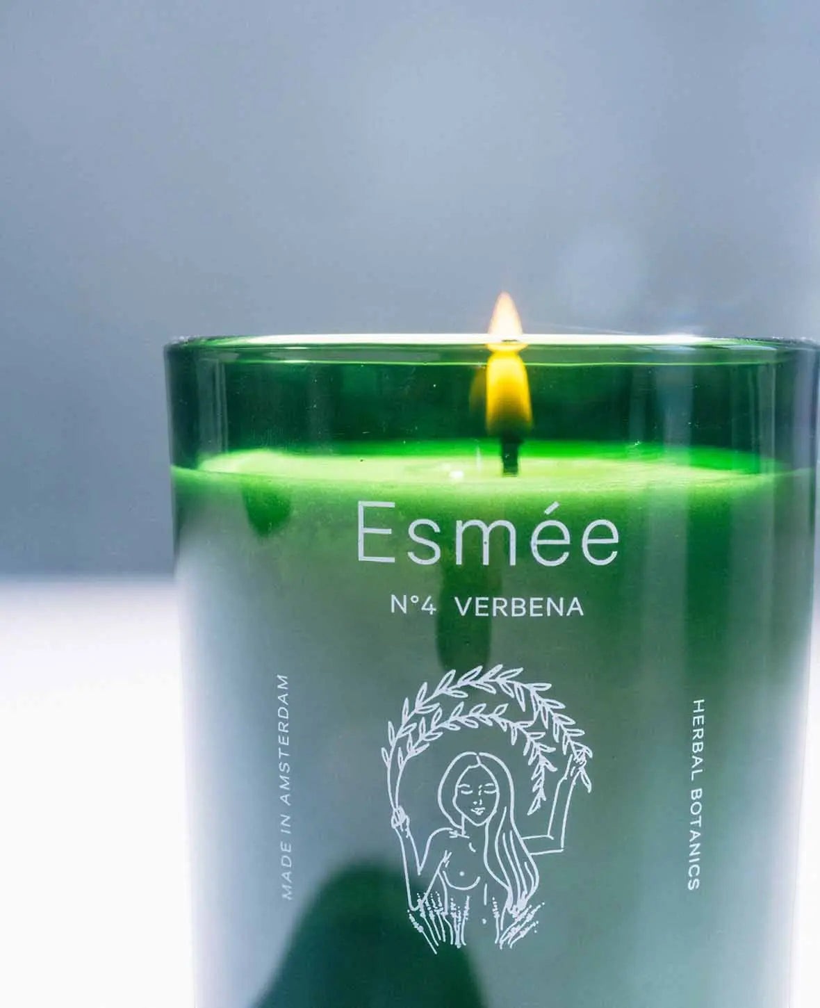 Esmée Premium Scents - N°4 Verbena, Duftkerze mit Duftnote "Herbal Botanics", 280 g, Grün