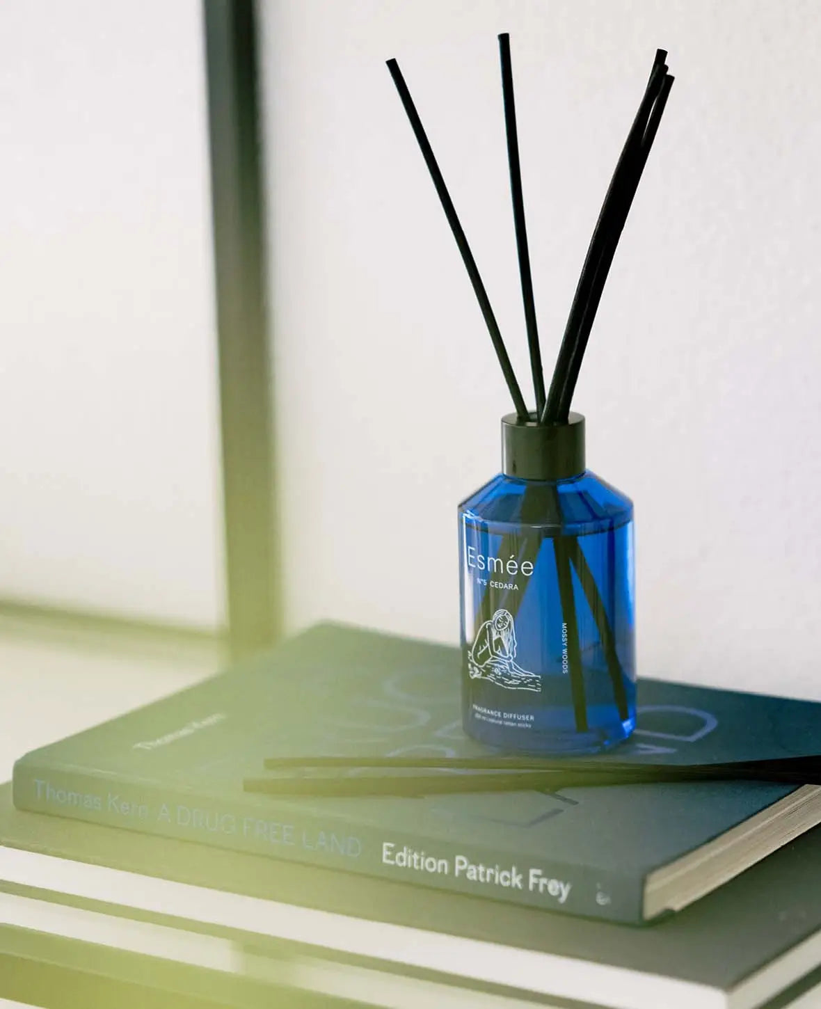Esmée Premium Scents - N°5 Cedara, Diffusor mit Duftnote "Mossy Woods", 200 ml, Blau