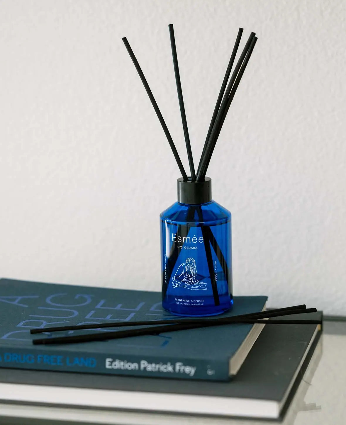 Esmée Premium Scents - N°5 Cedara, Diffusor mit Duftnote "Mossy Woods", 200 ml, Blau