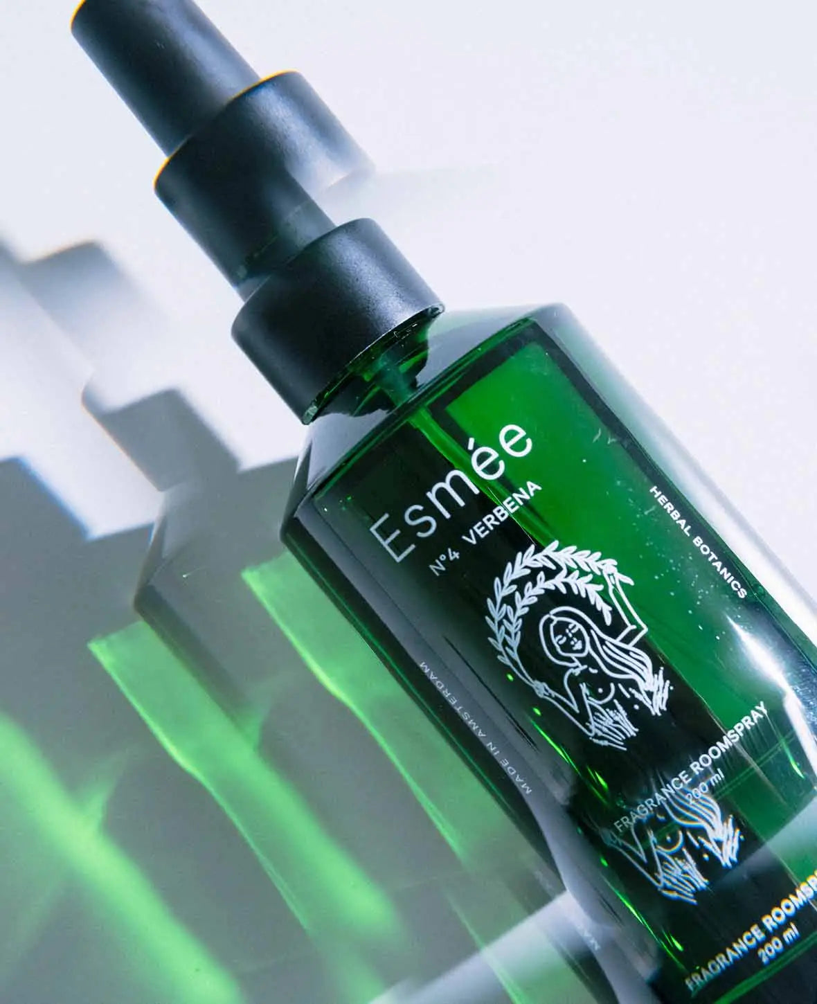 Esmée Premium Scents - N°4 Verbena, Raumspray mit Duftnote "Herbal Botanics", 200 ml, Grün