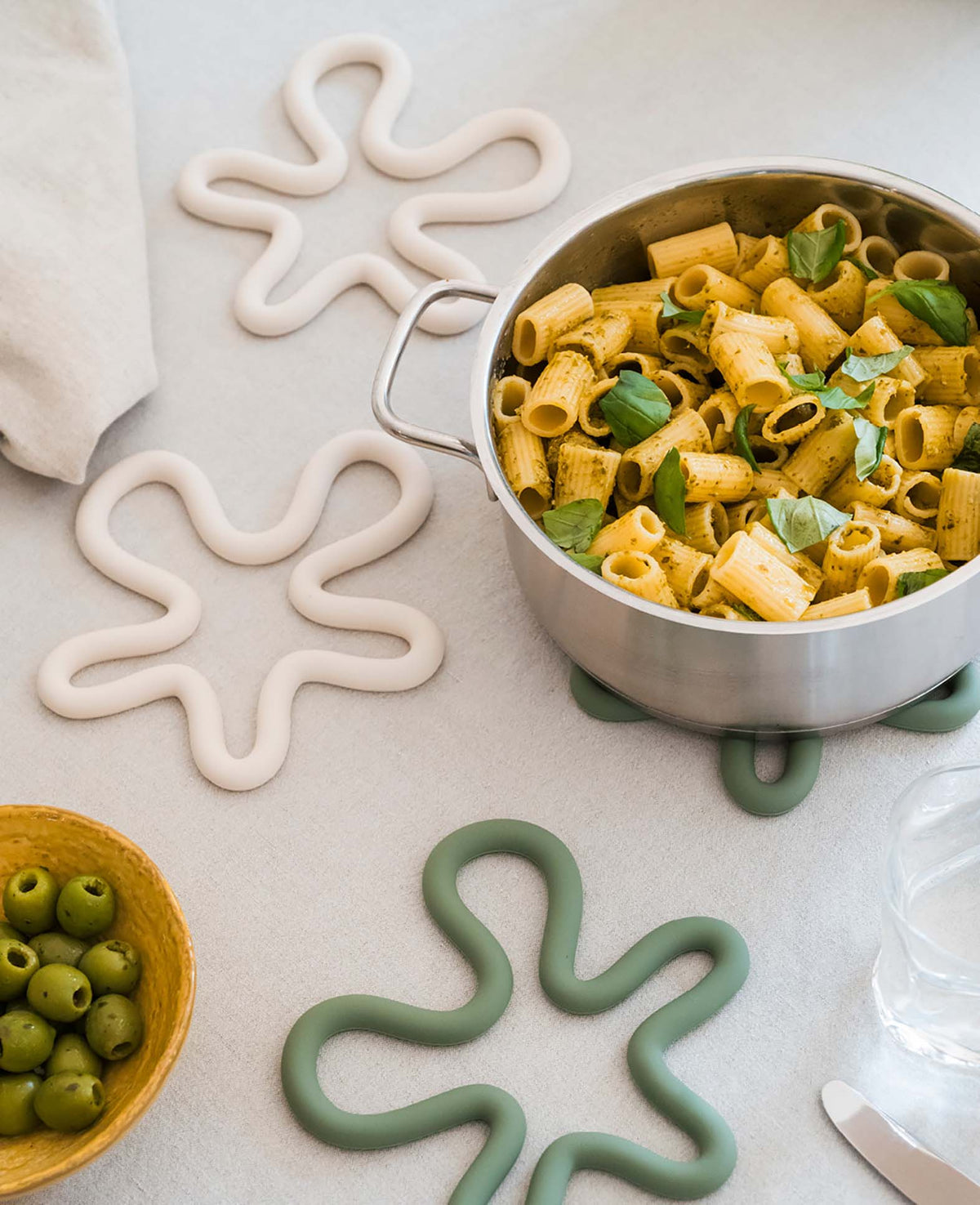 Hitzebeständiger Topfuntersetzer aus Silikon, Weiss