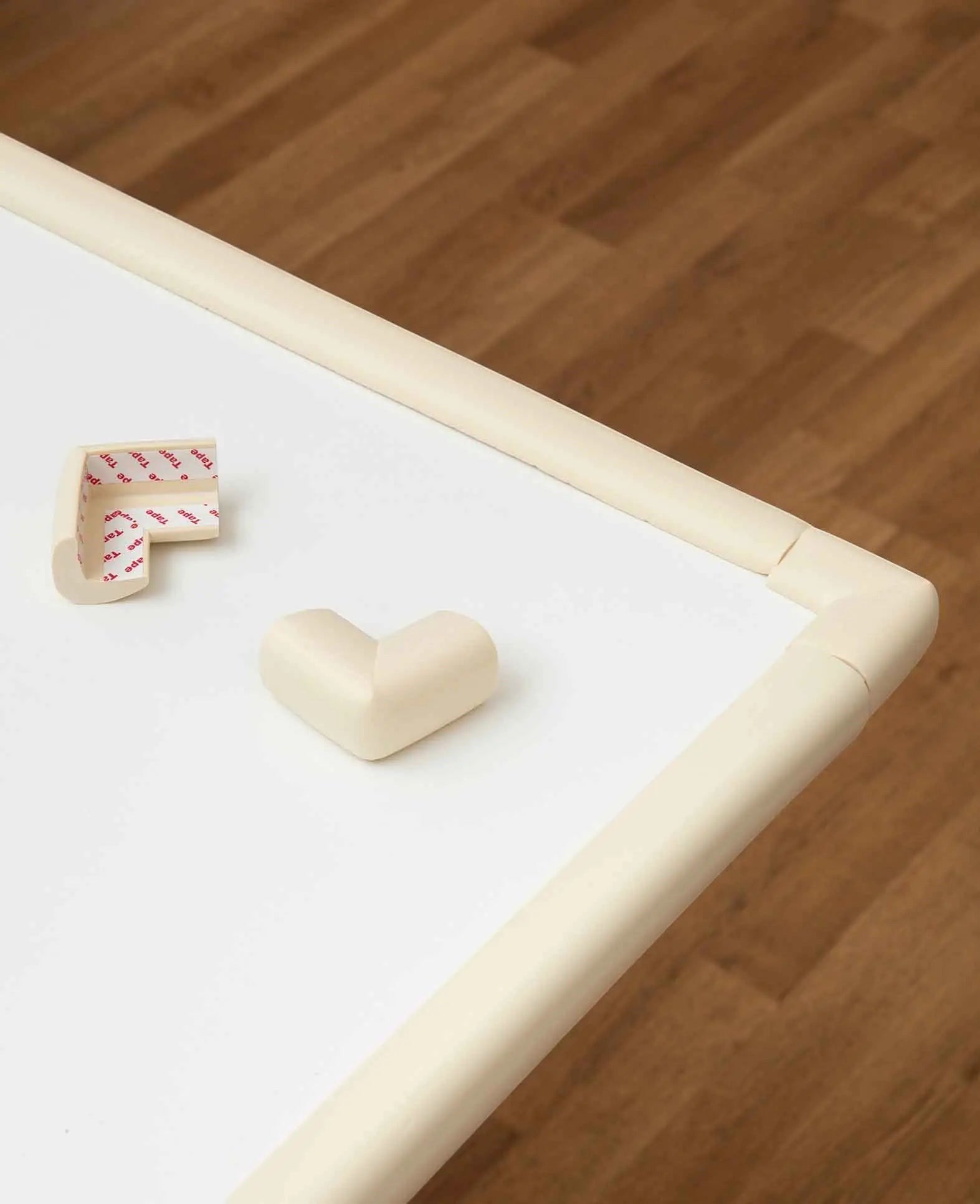 Ecken- & Kantenschutz Set aus Schaumstoff, Beige, 2 m + 4 Eckpolster