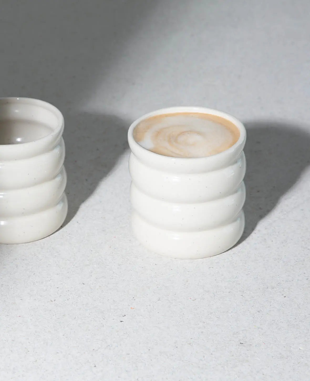 Keramik Becher / Tassen in Bubble Form, Beige mit Sprenkeln, 490 ml, 2 Stück