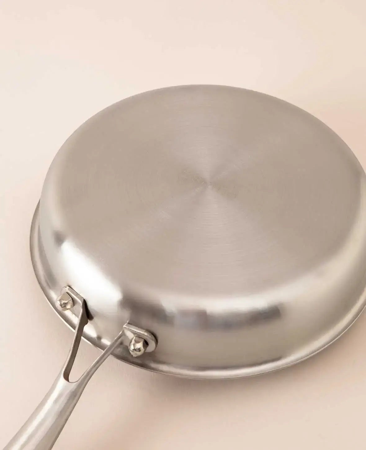 Titan Bratpfanne mit Deckel, 24 cm