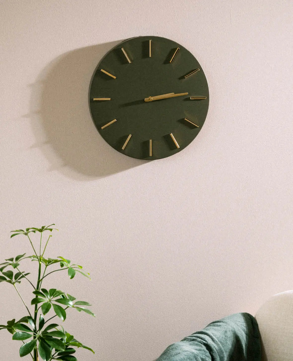 Wall clock with gold-coloured hands, Dark Green, Ø 35.5 cm