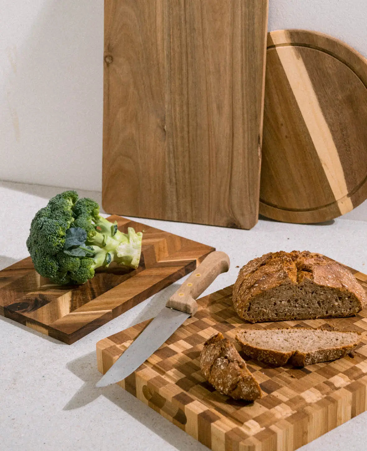 Grande planche à découper en bambou avec motif échiquier et rainure de récupération 37,6 × 28 cm