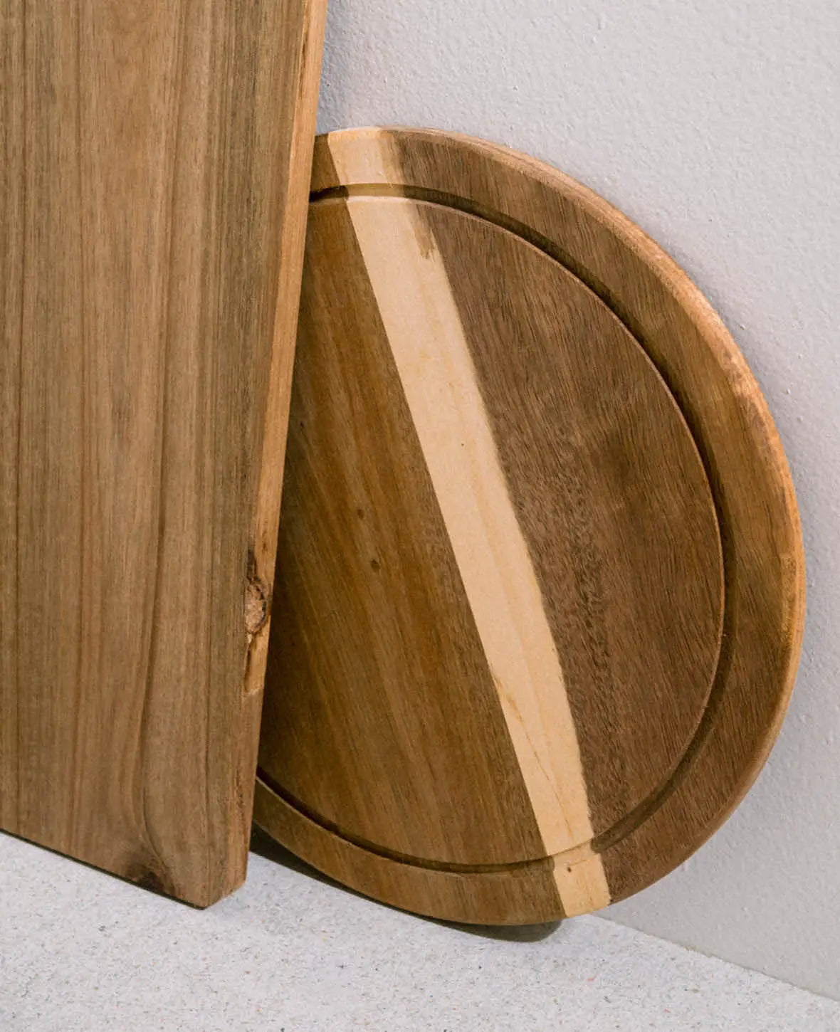 Planche à découper ronde avec rigole de récupération, bois d'acacia, Ø 30 cm