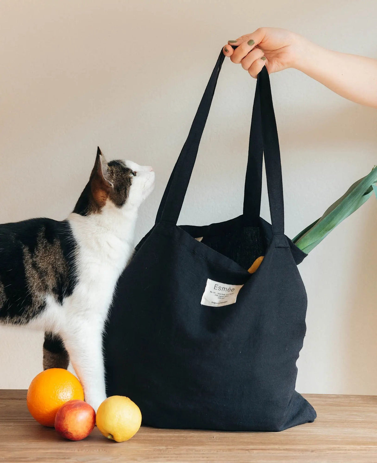 Totebag "Lora" aus schwarzem Baumwoll-Leinenmix, 47 cm x 40 cm