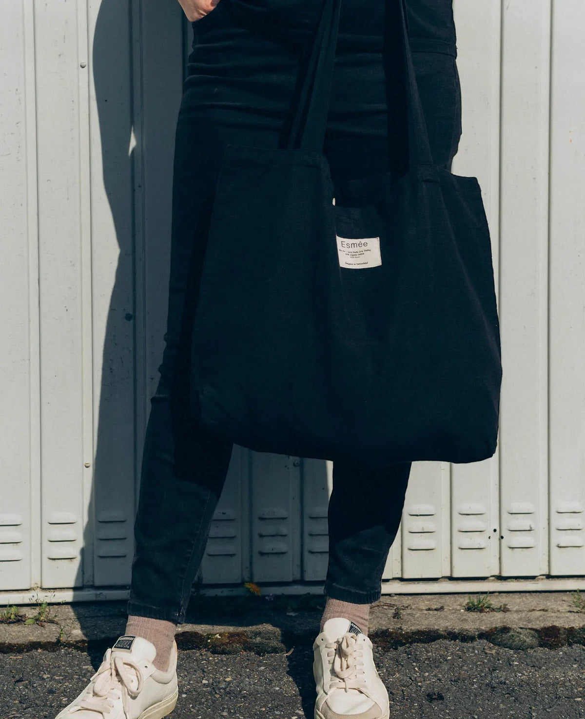 Totebag "Lora" aus schwarzem Baumwoll-Leinenmix, 47 cm x 40 cm