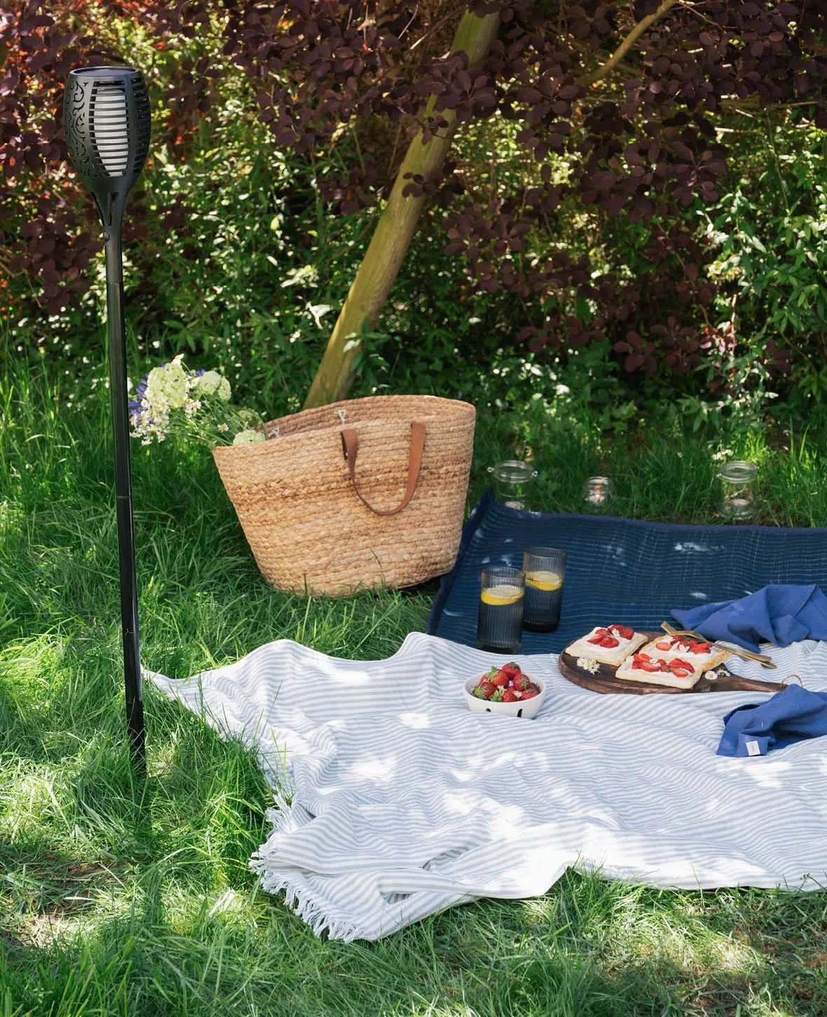 Hamamtuch / Strandtuch / Picknickdecke "Sol" aus blau-weiss gestreiftem Baumwoll-Leinenmix, 100 cm x 190 cm