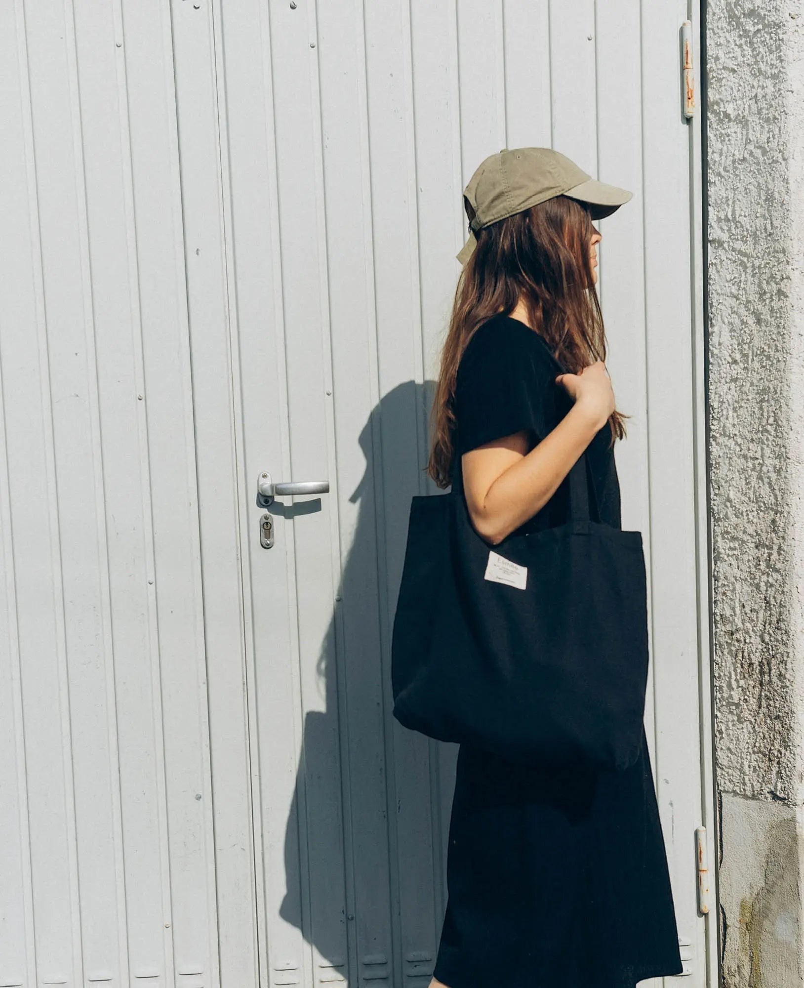 Totebag "Lora" aus schwarzem Baumwoll-Leinenmix, 47 cm x 40 cm