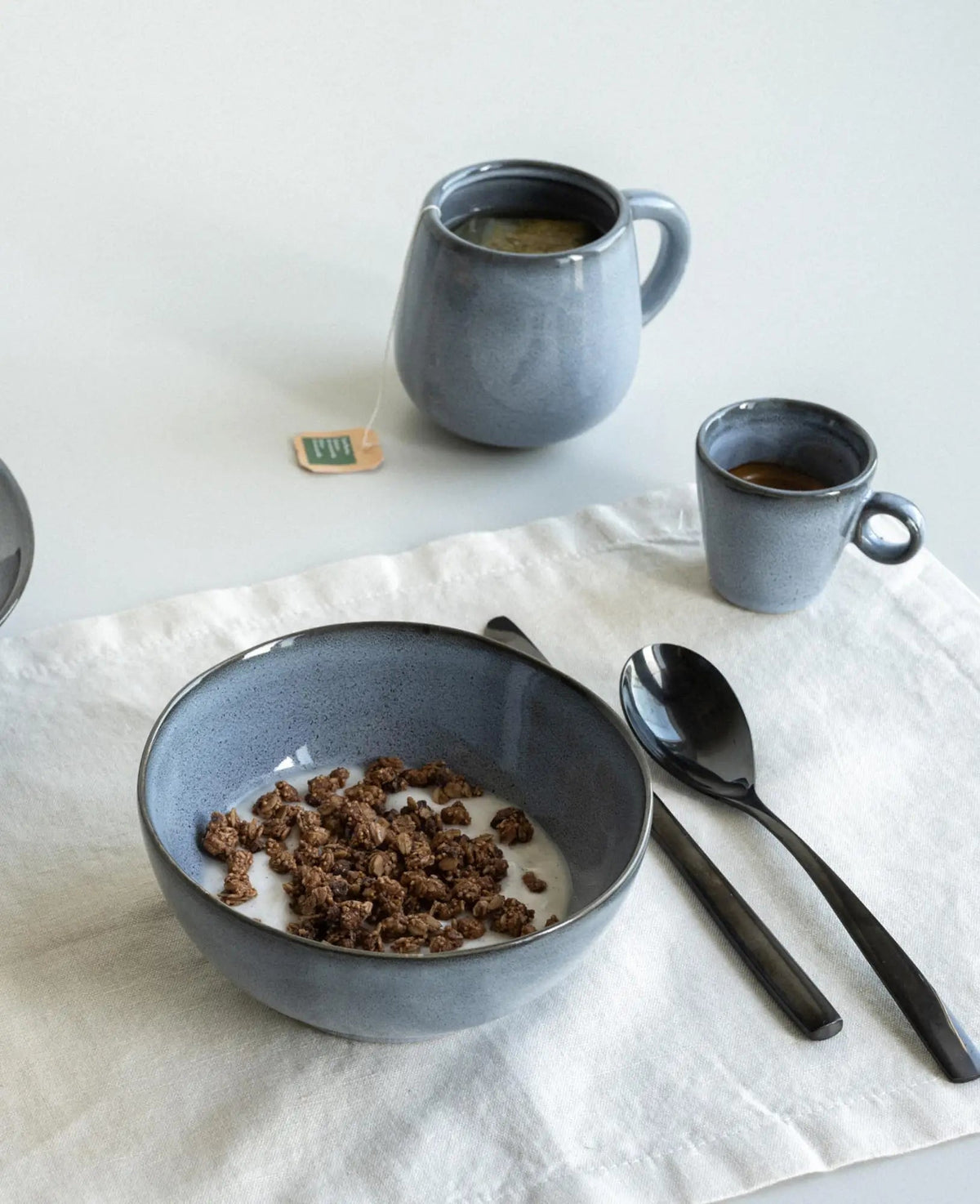 Handglasierte blau-graue Tasse "Costal", 350 ml, H 9.2 x Ø 9 cm