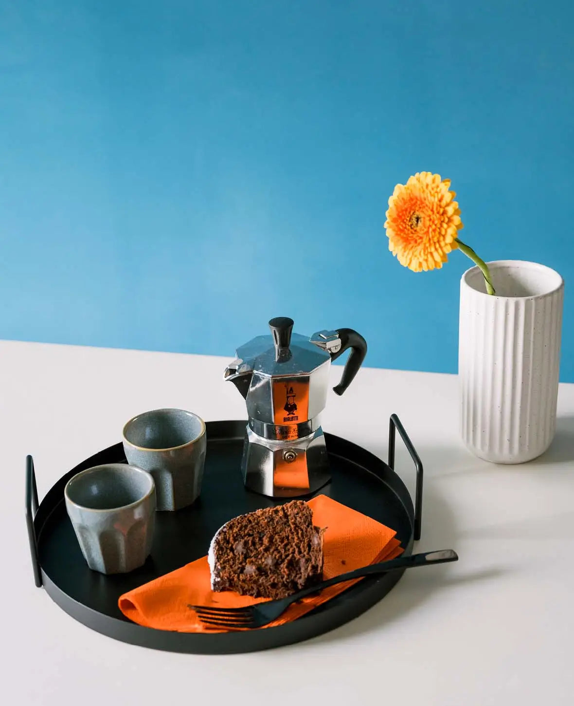 Handglasierte Tasse aus Steingut / Espressotasse in blau-grau, 90 ml, H 6.5 cm x Ø 6.5 cm