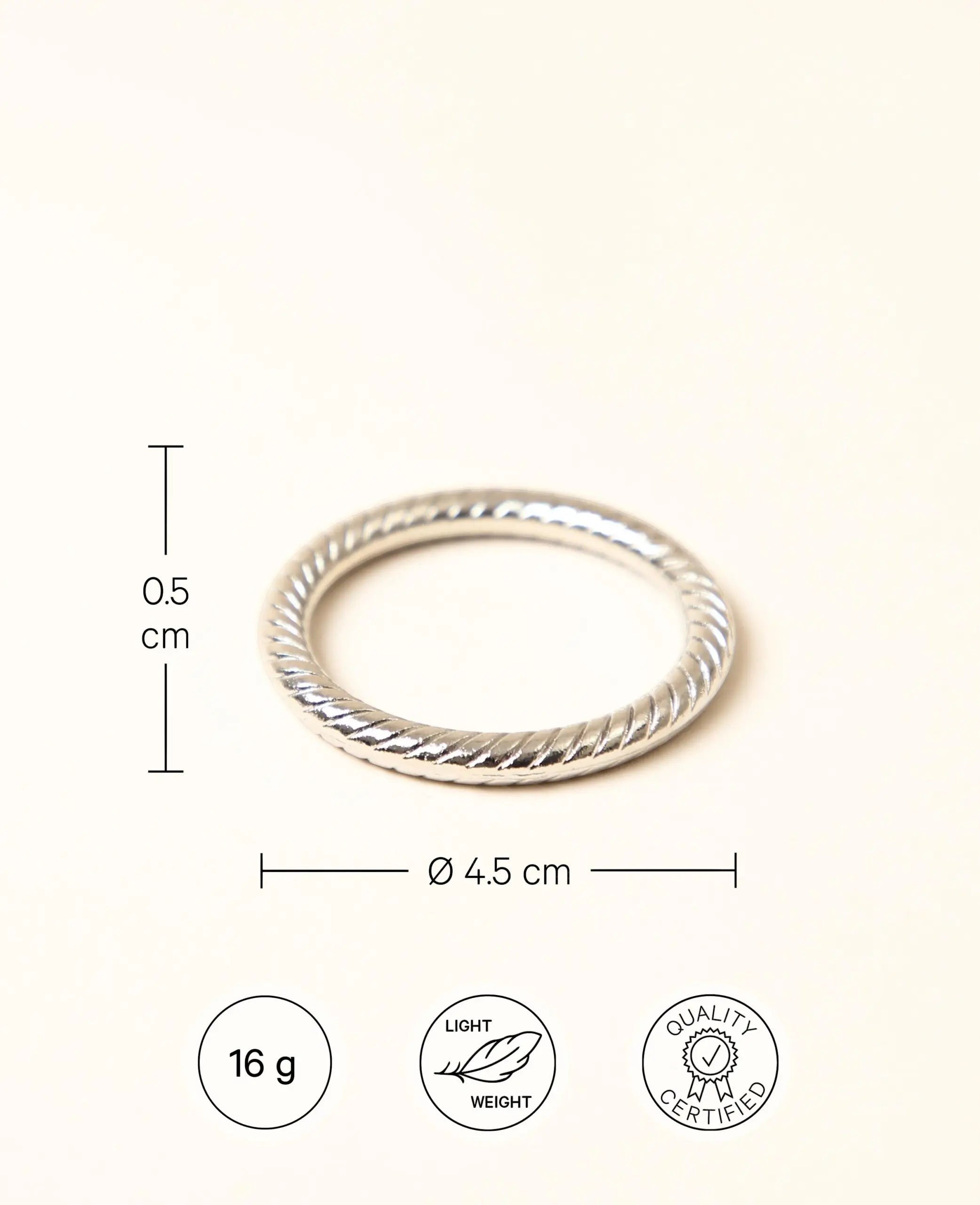 Minimalistischer, schmaler Serviettenring aus Metall mit Rillen für Stoffservietten, Ø 4.5 cm, Silber