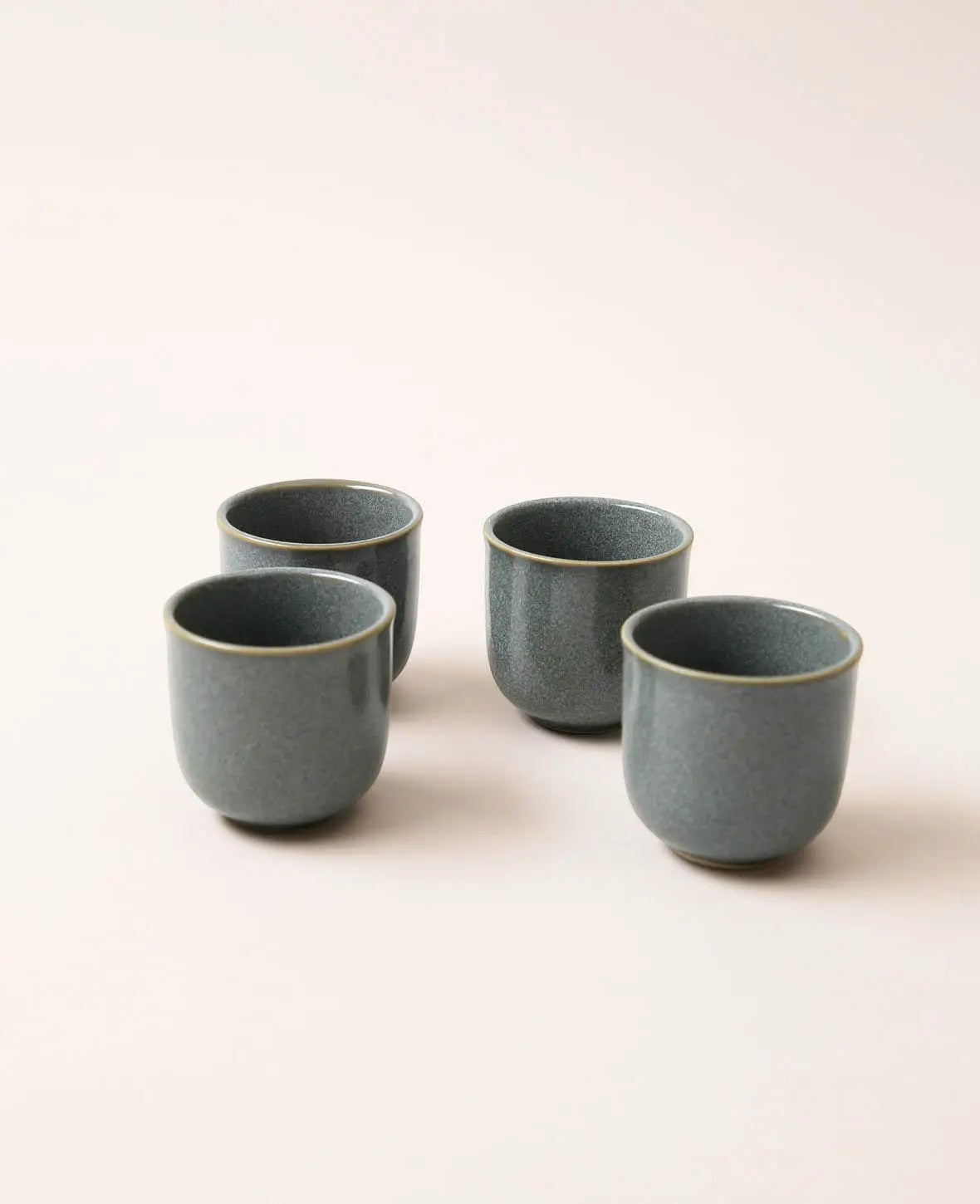 Blau-grau glasiertes Keramik Sake Set "Tsuki" mit Krug und 4 Bechern 3 dl / 50 ml