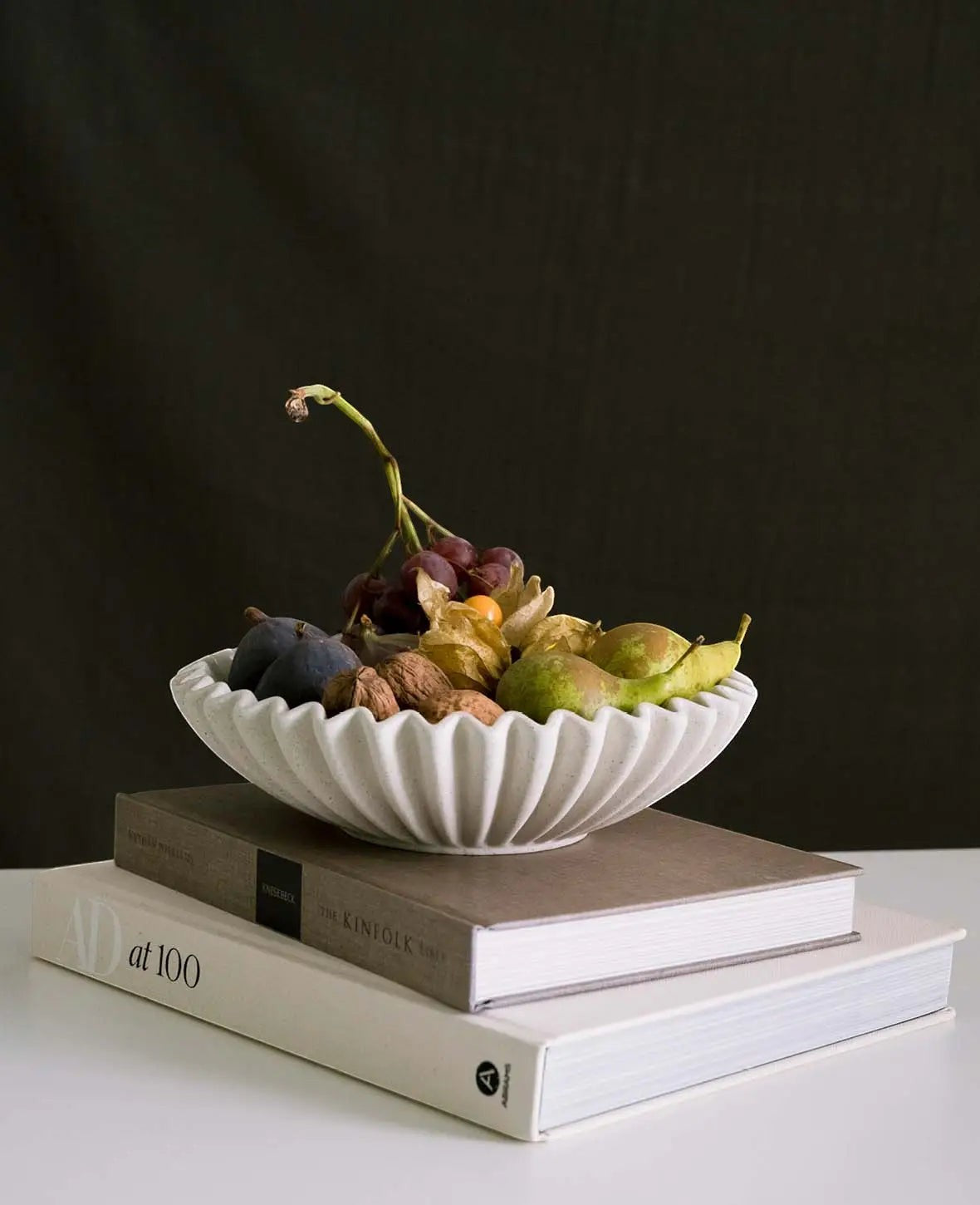 Fruchtschale / Obstschale "Shell", beige mit schwarzen Sprenkeln und glasierter Innenseite, Ø 26.5 cm