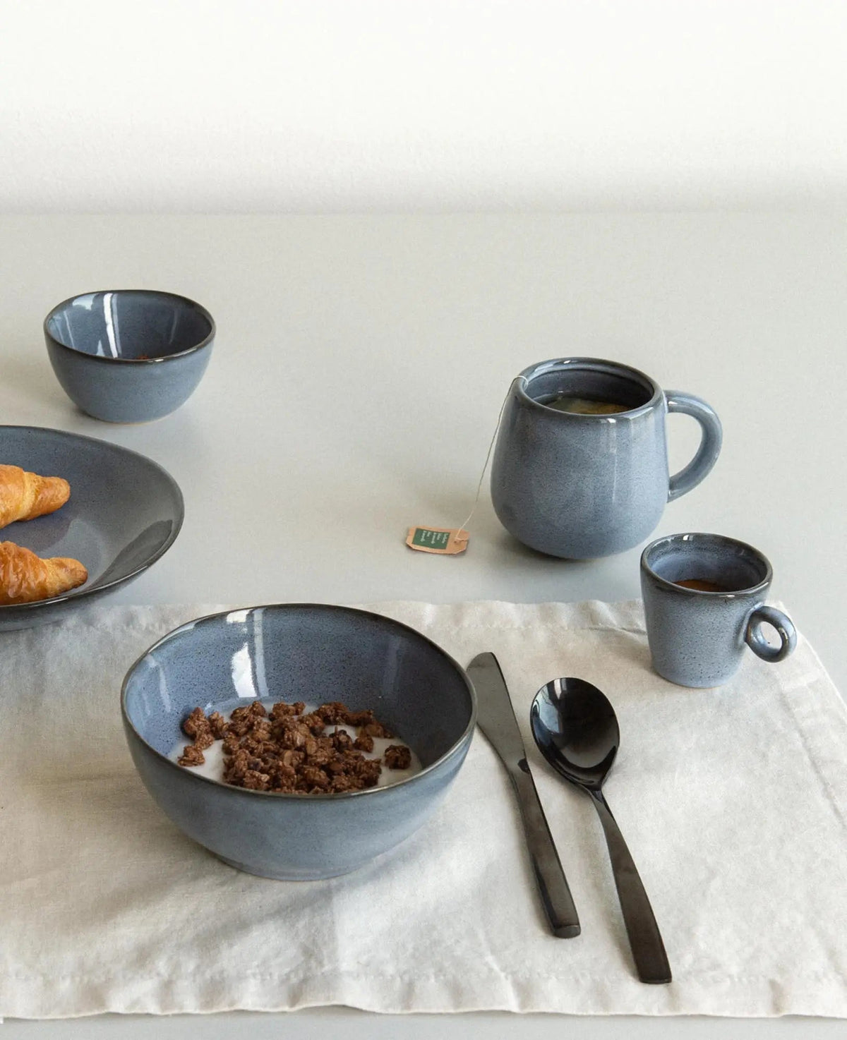 Handglasierte blau-graue Espresso Tasse "Costal", 100 ml, H 6 x Ø 6 cm