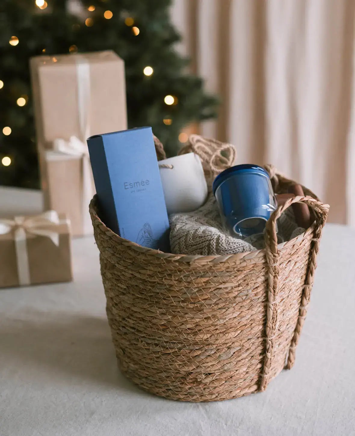 Teeglas / Tasse "Miro" mit blauem Teesieb und edlem Griff aus Walnussholz, 350ml