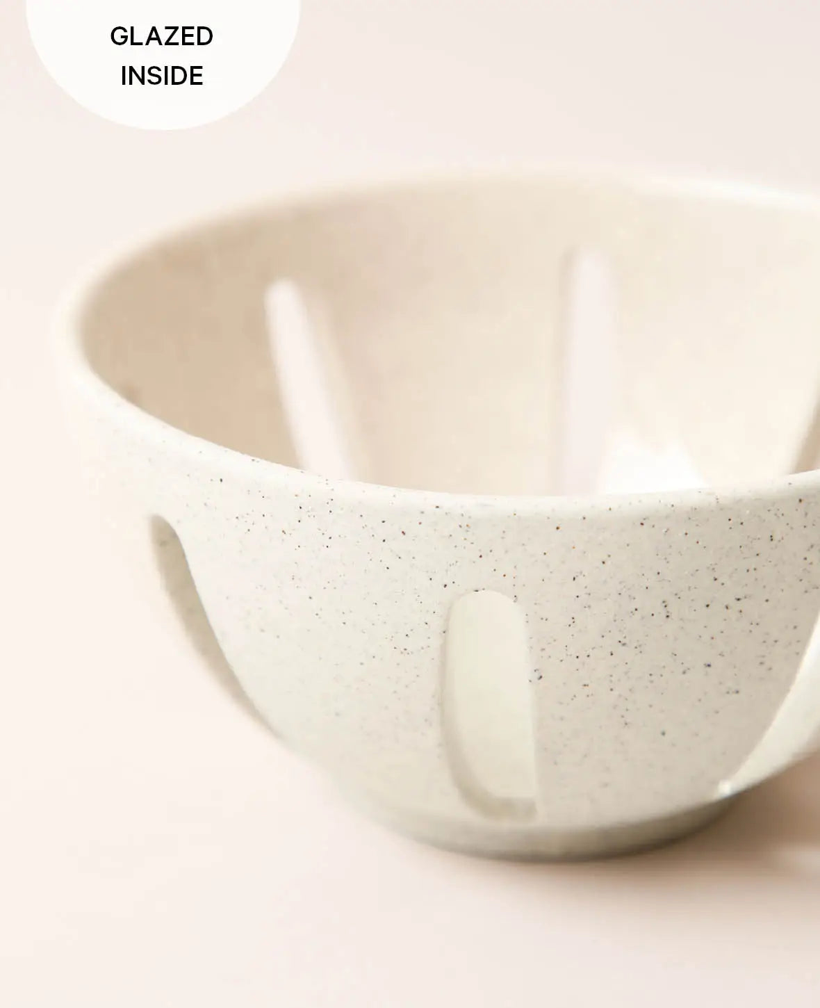 Keramik Schale / Sieb, beige mit schwarzen Sprenkeln und glasierter Innenseite, Ø 13 cm