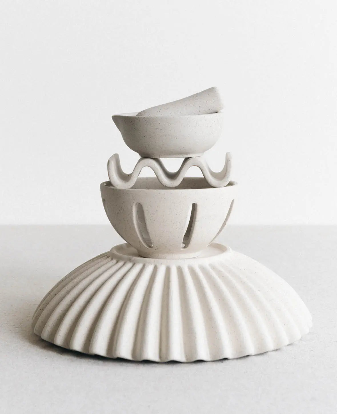 Keramik Schale / Sieb, beige mit schwarzen Sprenkeln und glasierter Innenseite, Ø 13 cm