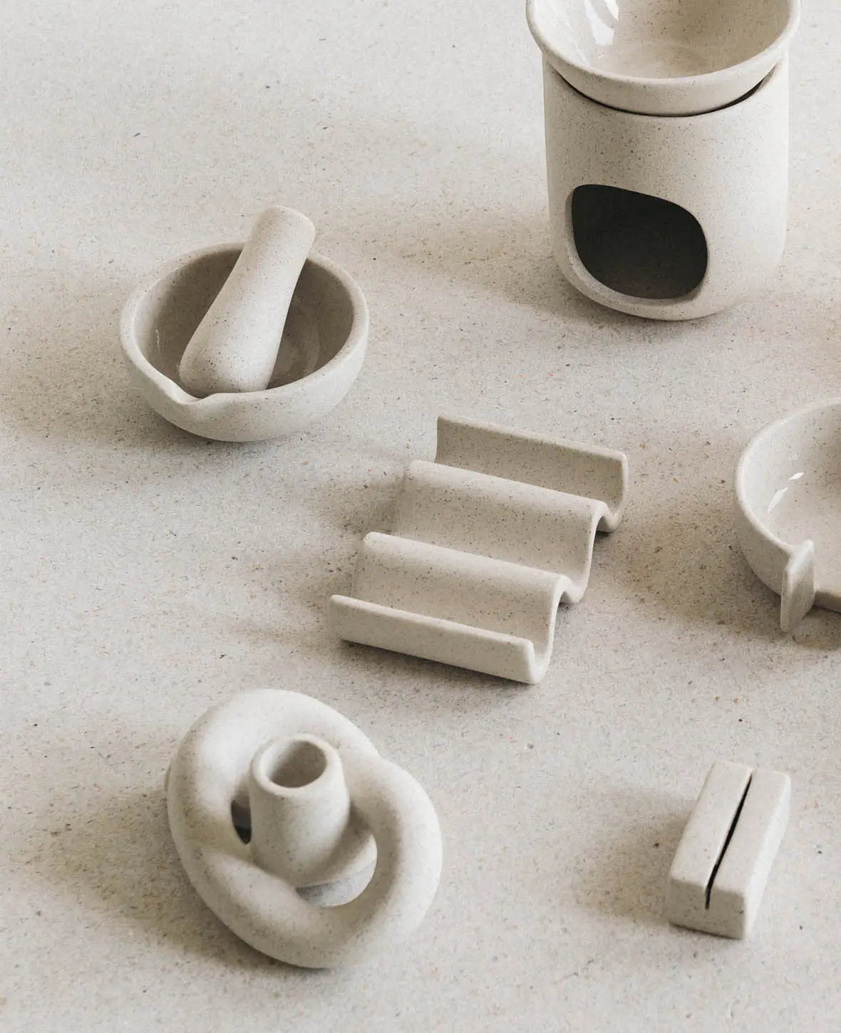 Keramik Mörser, beige mit schwarzen Sprenkeln und glasierter Innenseite, Ø 10 cm