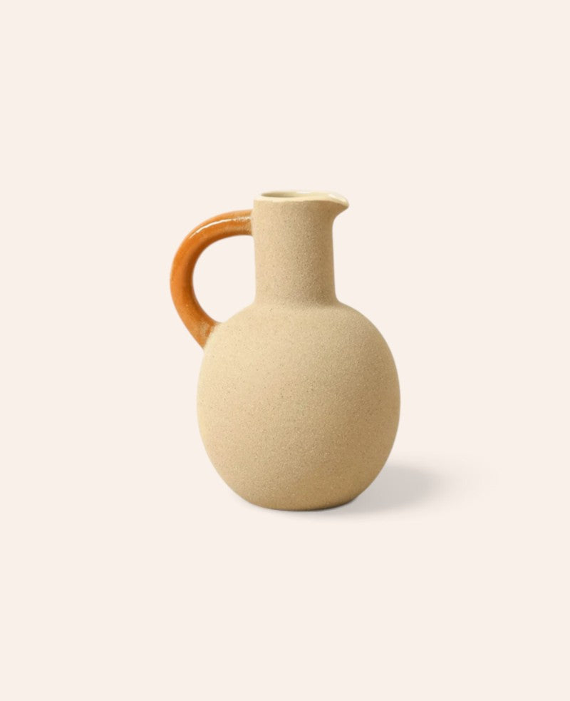 Beiger Japandi Keramikkrug mit orangenem Griff, H 20 cm, 1'300ml