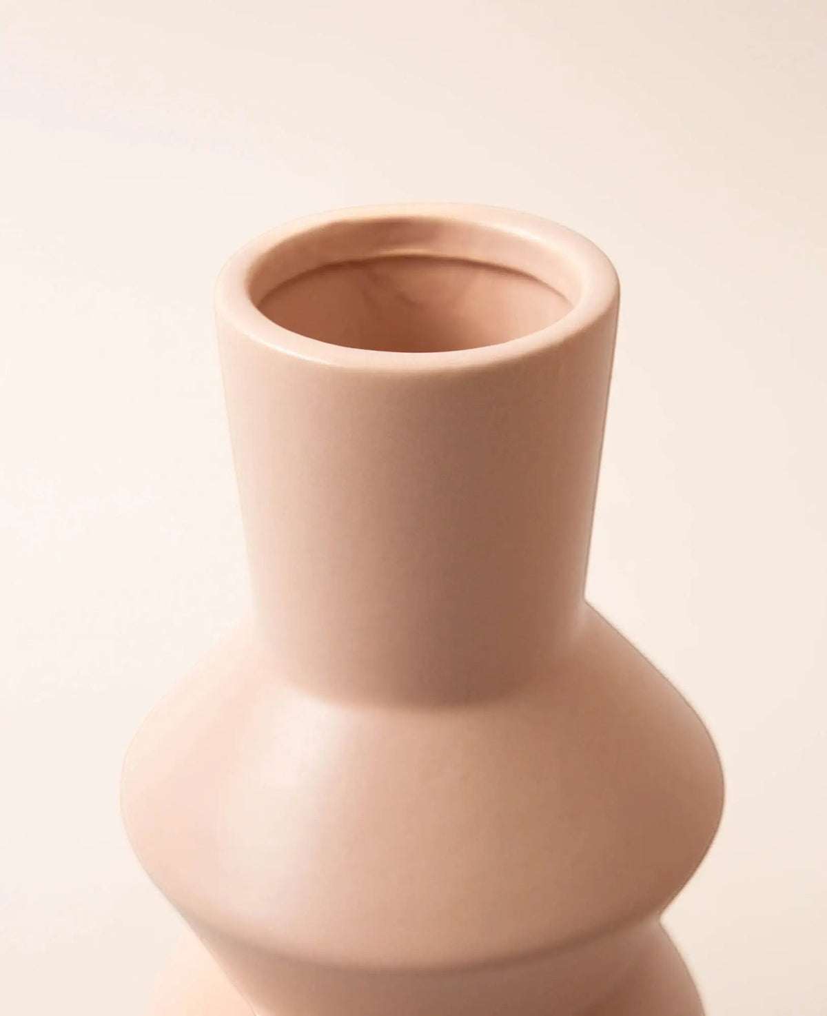 Vase aus Keramik in Altrosa, Ø 12 x H 26 cm