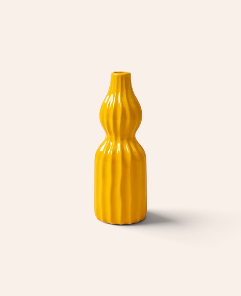 Kleine Vase mit Rillen im Retro Stil in Gelb, H 20 cm x Ø 7 cm