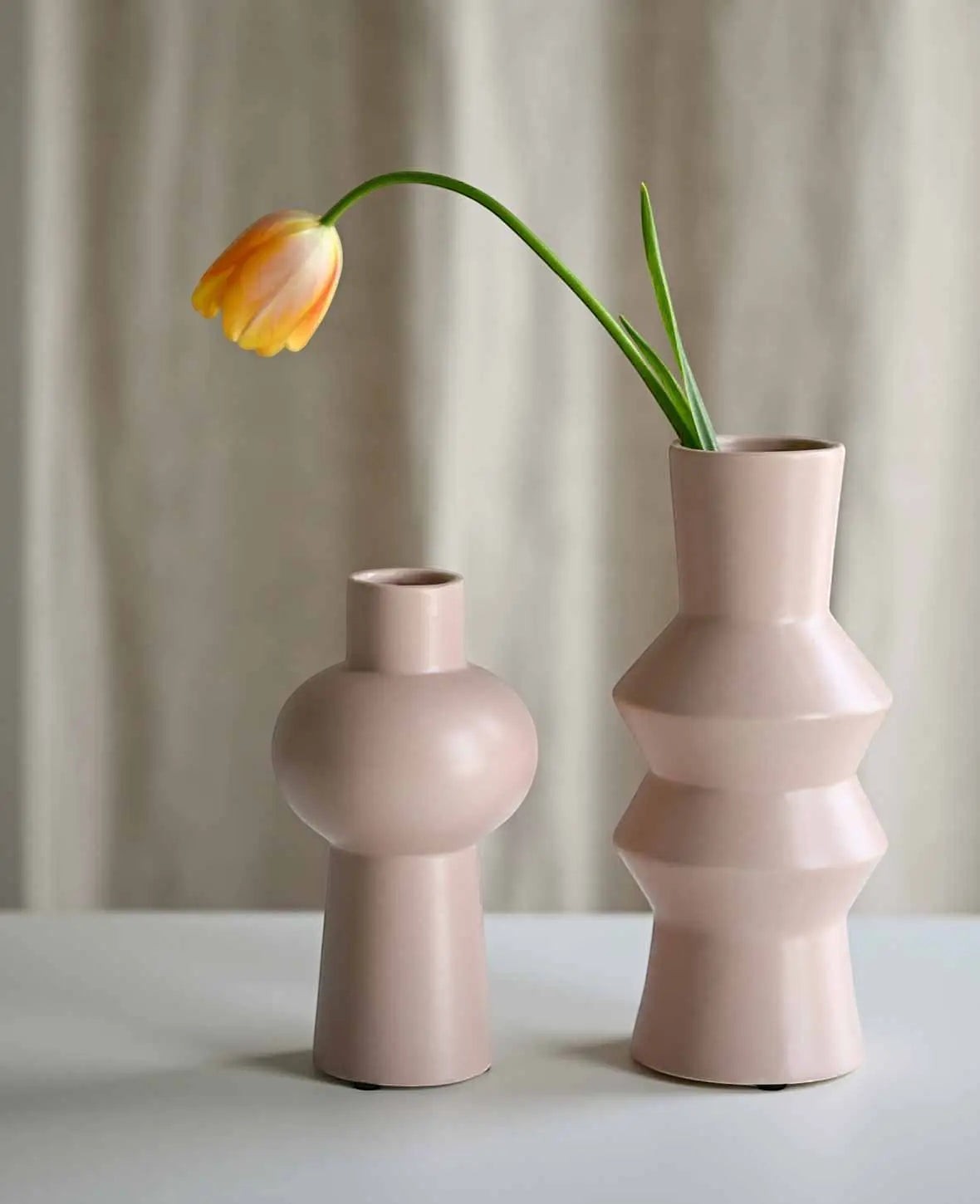 Vase aus Keramik in Altrosa, Ø 12 x H 26 cm