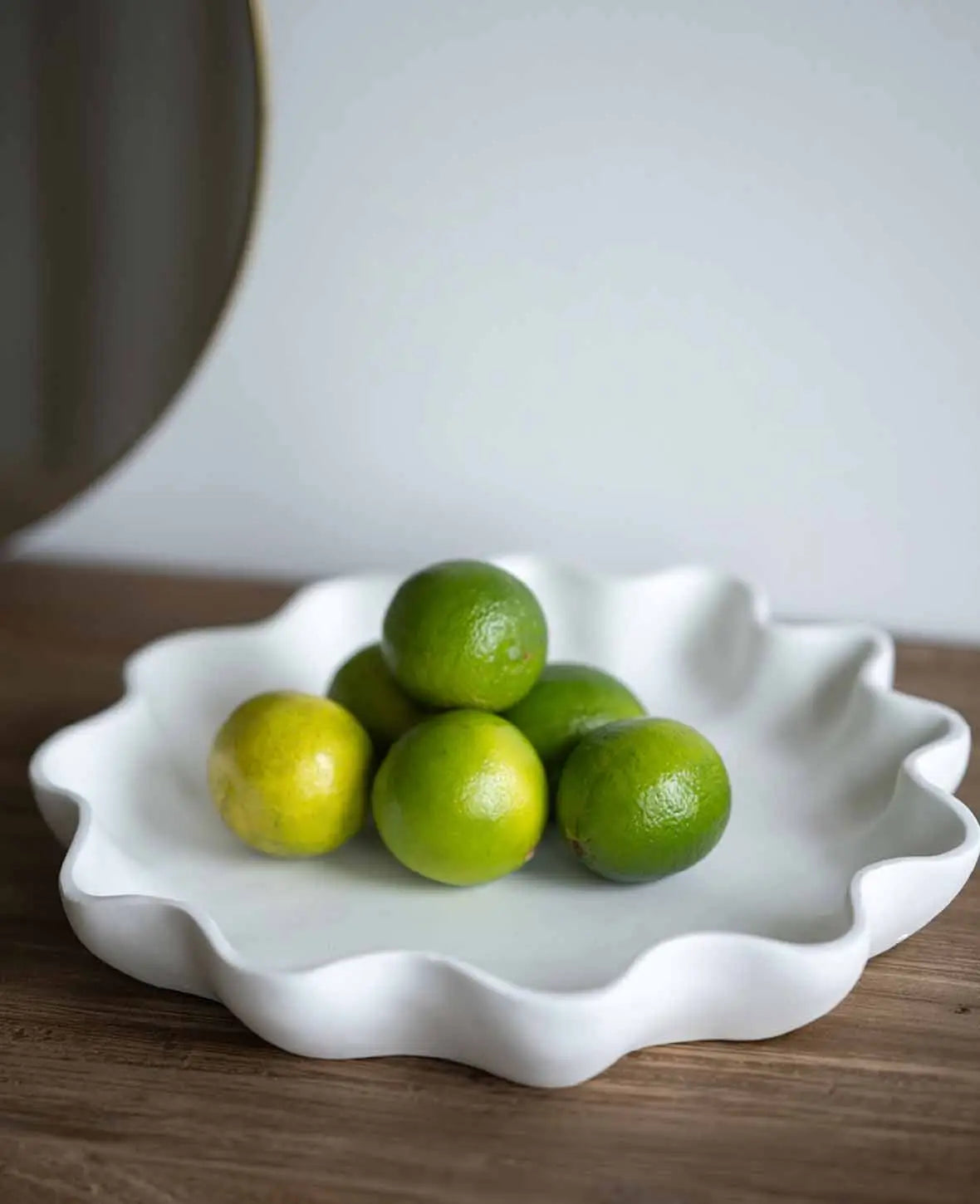 Flache Keramik Fruchtschale / Obstschale "Fleur" mit gewelltem Rand, Weiss, Ø 31 cm