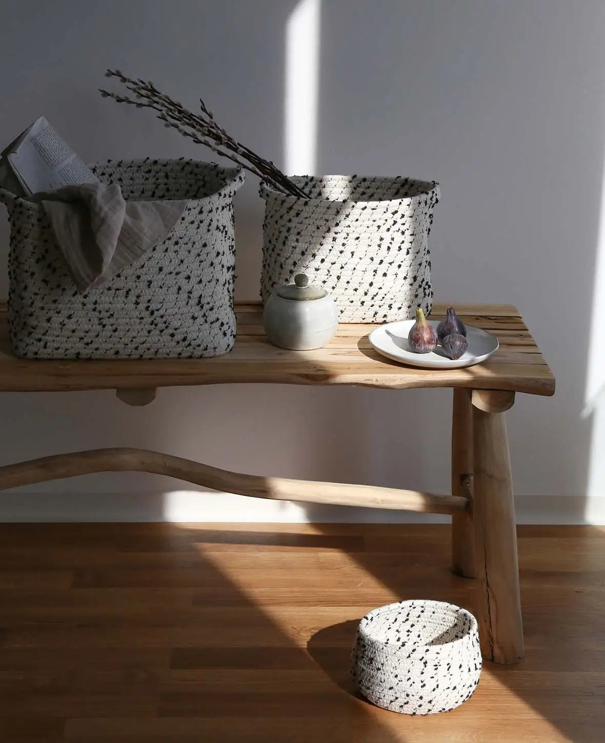 Weisser Baumwollkorb mit schwarzen Tupfen, 20 cm