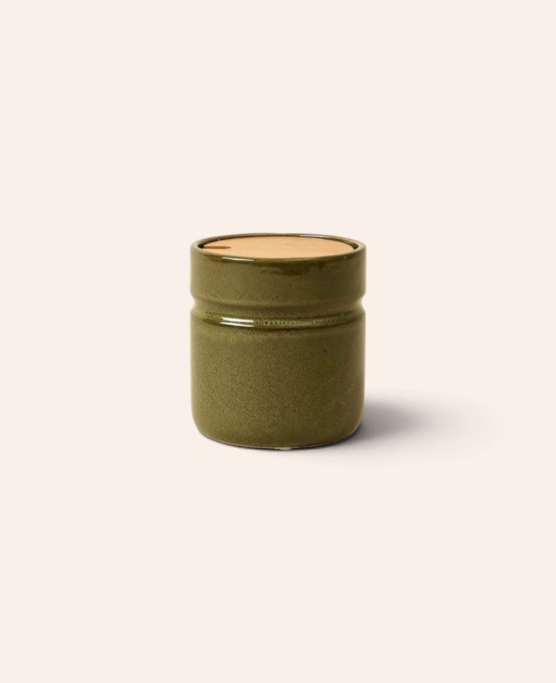 Olivgrüne runde Keramikdose mit Holzdeckel, Ø 11 cm x H 12 cm