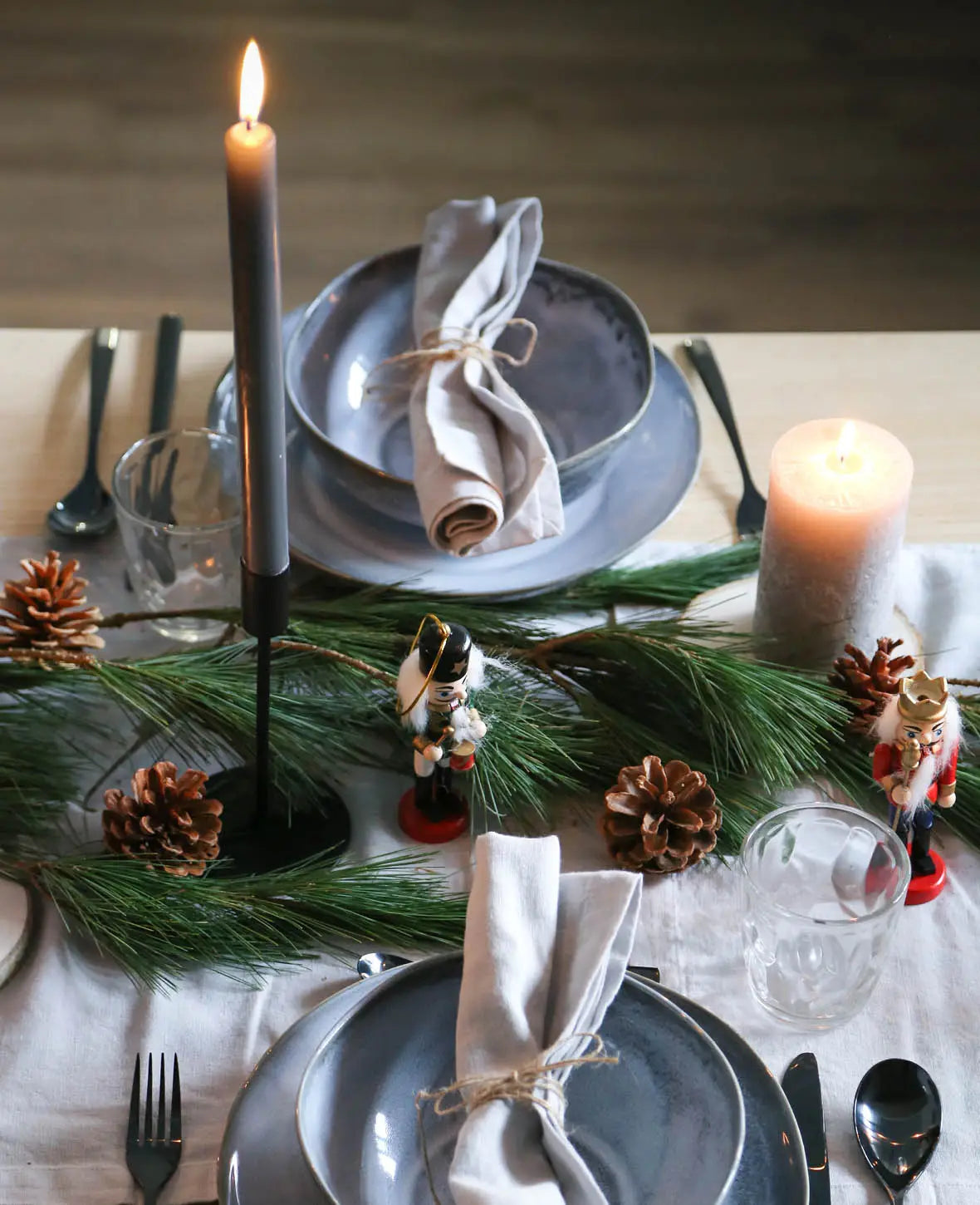 Kerzenständer für Stabkerzen in mattem Schwarz, 18.5 cm