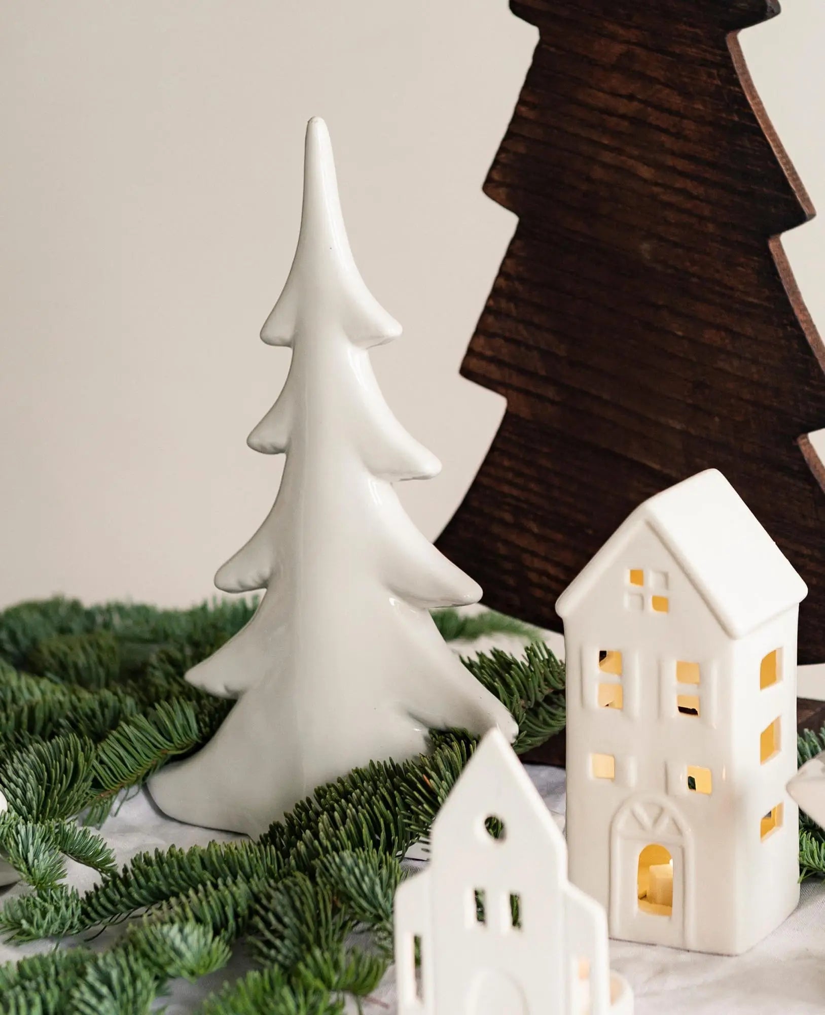 Weisser Weihnachtsbaum, weihnachtliche Tannenbaum Dekoration, 29 cm