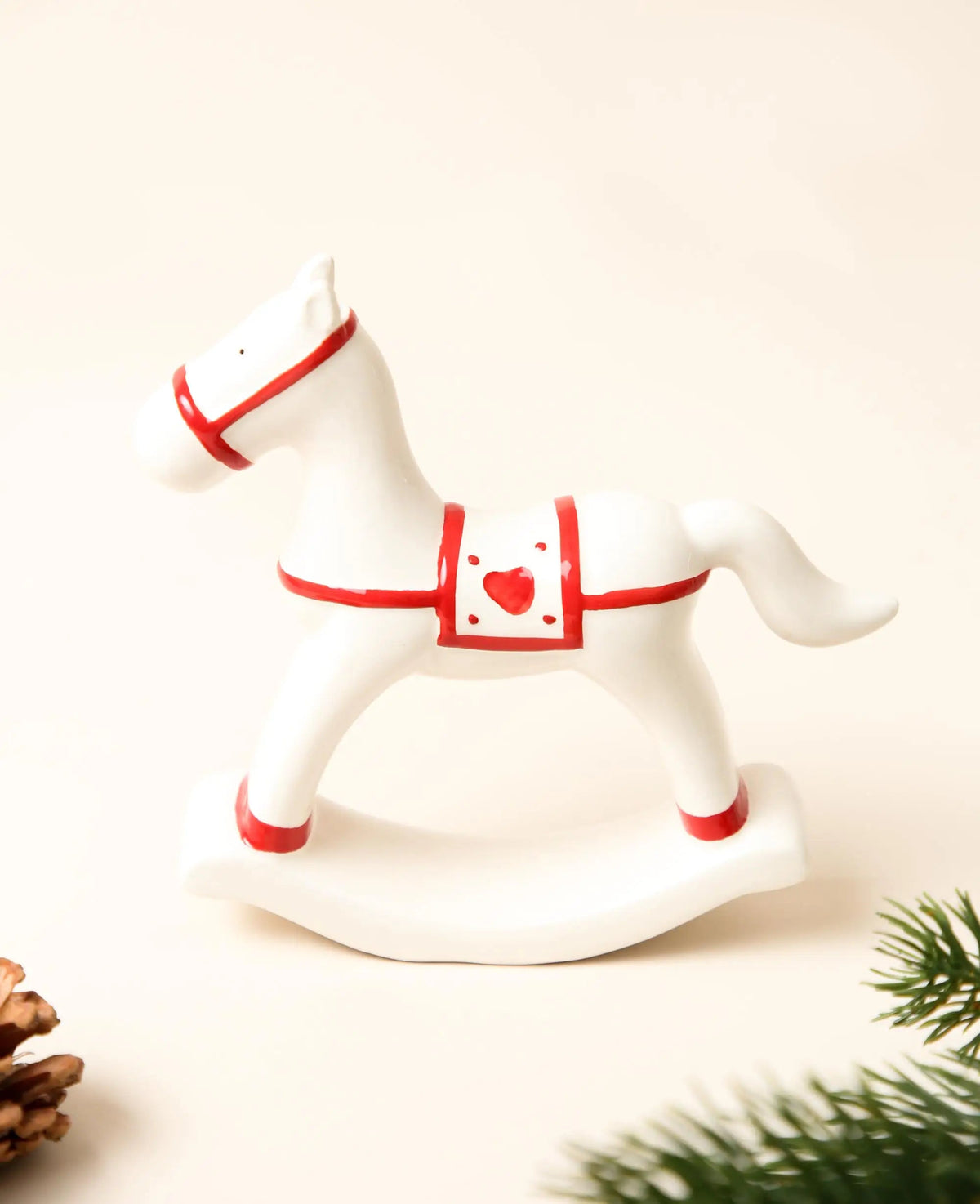 Weihnachtliches Deko Schaukelpferd in weiss / rot