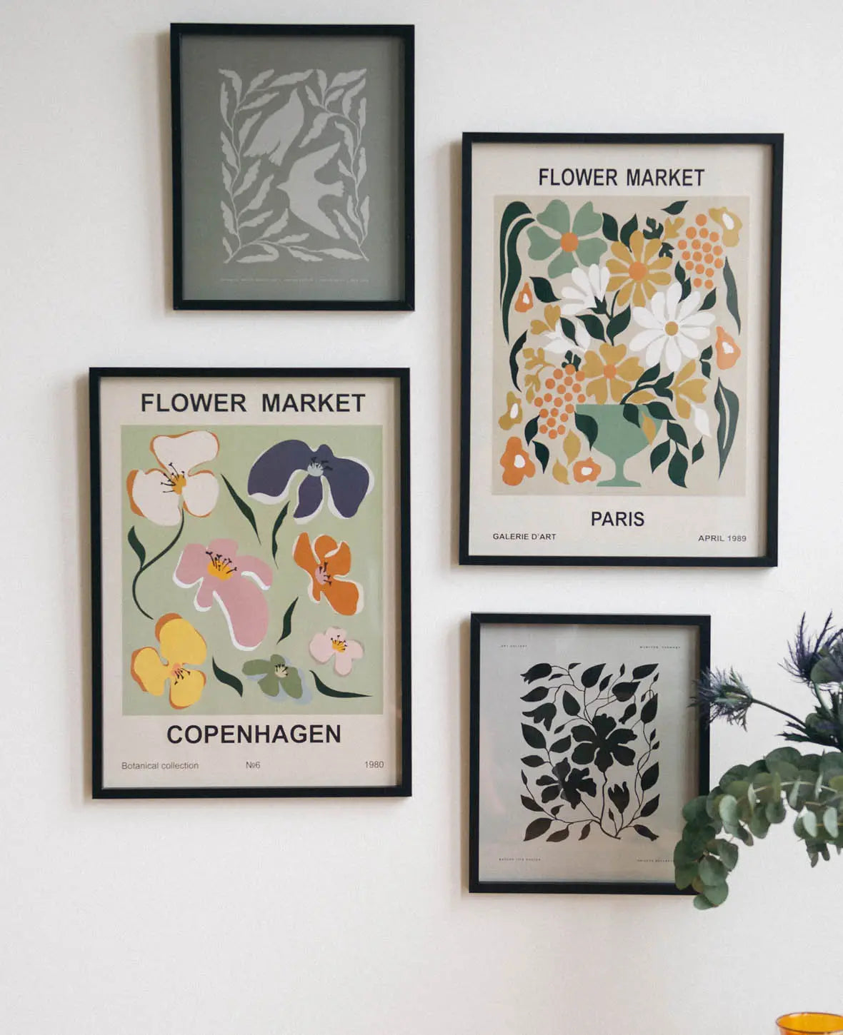Gerahmtes Poster / Bild / Print mit Illustration "Black Flower"