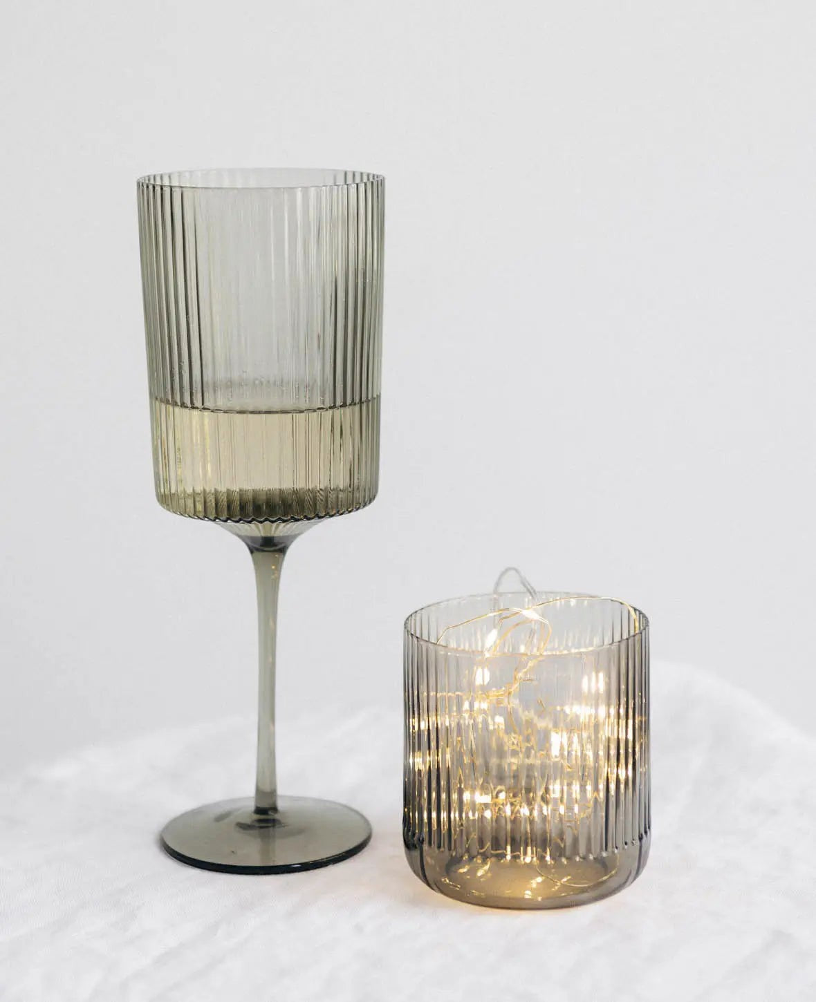 Stimmungsvolle 200 cm LED Draht Lichterkette, batteriebetrieben, in Silber – Warmweisse Fairy Lights