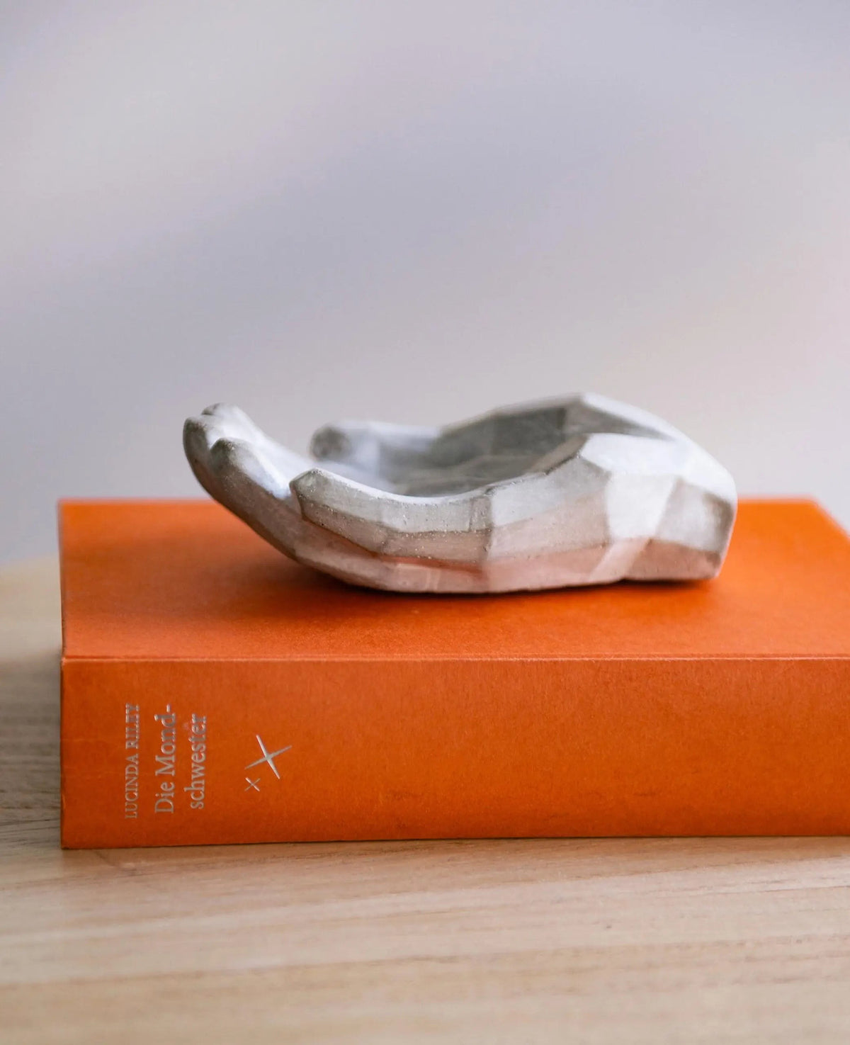 Hand aus Beton zur Dekoration, Briefbeschwerer oder als Aufbewahrung für kleine Gegenstände, 14.5 x 9 x 4 cm