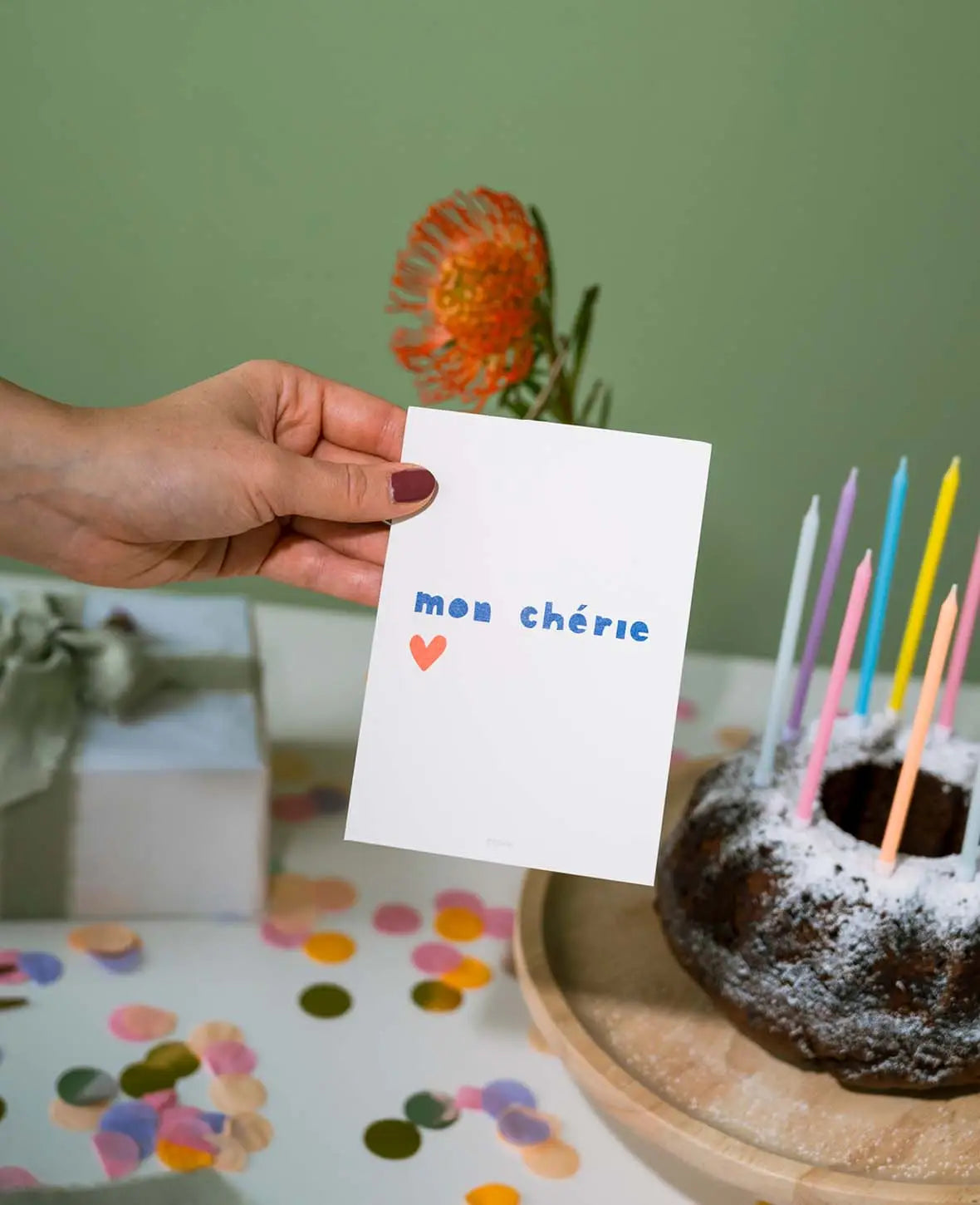 Grusskarte / Postkarte Hochformat "Mon Chérie", 10.5 x 14.8 cm, weisses Naturpapier mit farbigem Print