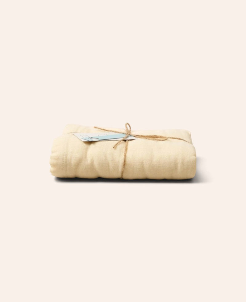 Musselin Tuch / Mulltuch aus 100% Bio Baumwolle als Nuscheli für Babys oder als Mode- und Dekoaccessoire in Pastell Gelb, 120 x 100 cm