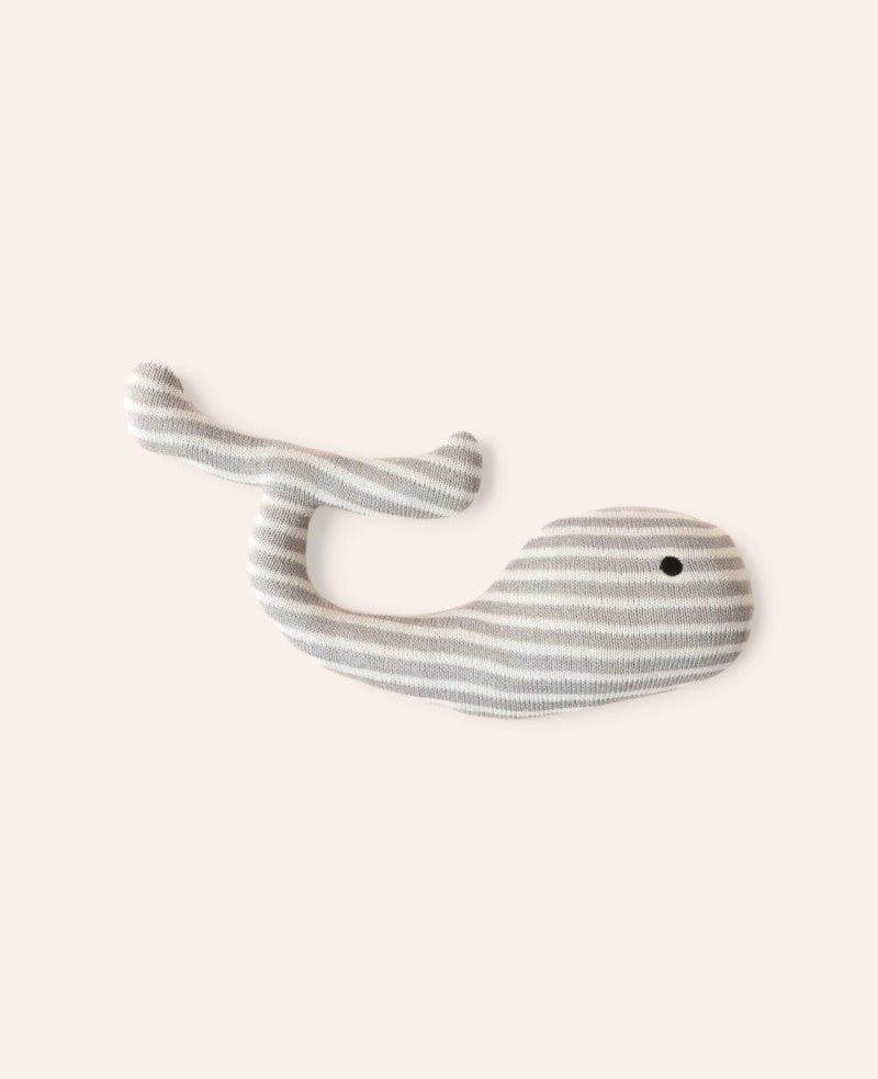 Wal Stofftier / Spielzeug in Grau mit weissen Streifen, aus gestrickter Baumwolle, L 27 cm x H 11 cm