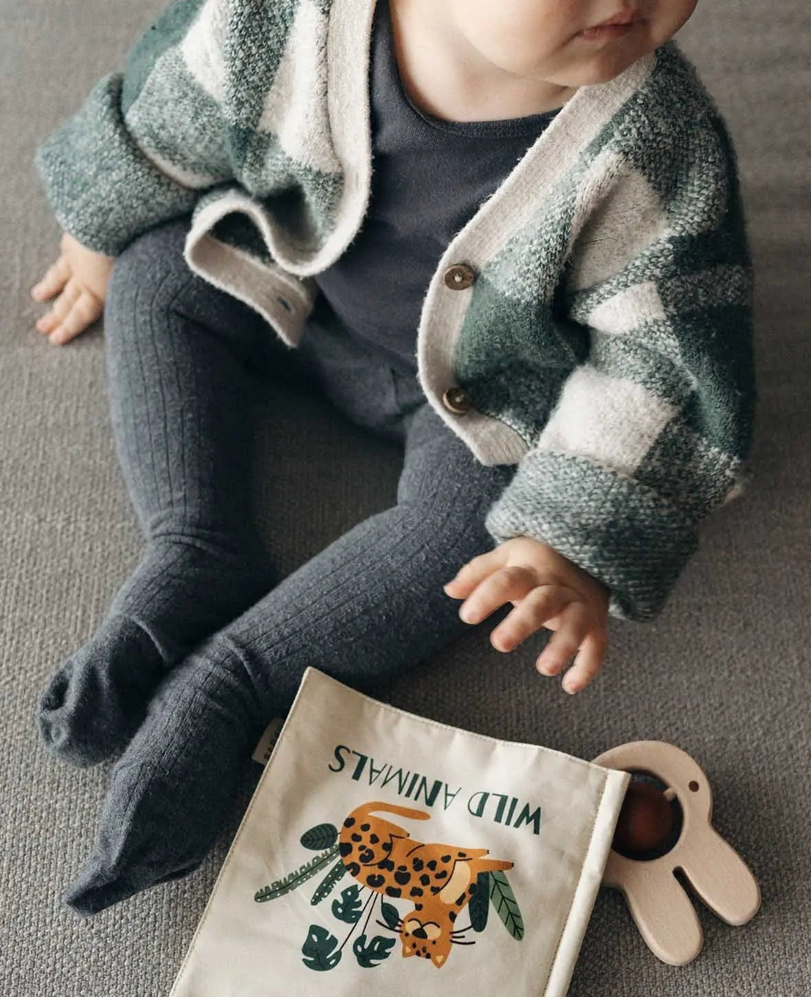 Kinderstoffbuch / Fühlbuch "Wild Animals", mit Silikonbefestigungsring