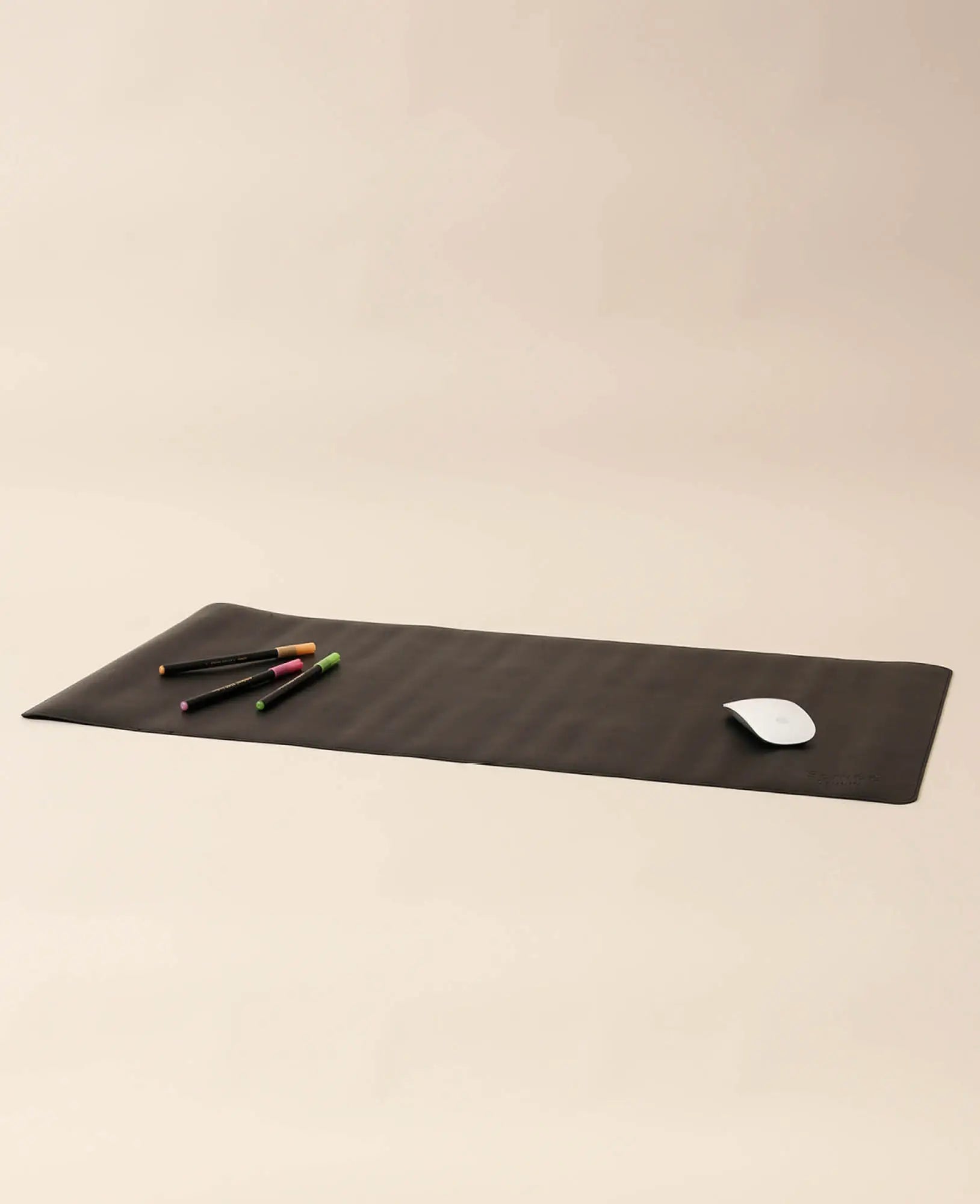 Schreibtischmatte aus veganem Leder in Schwarz, mit rutschfester Unterseite, 80 x 40 cm