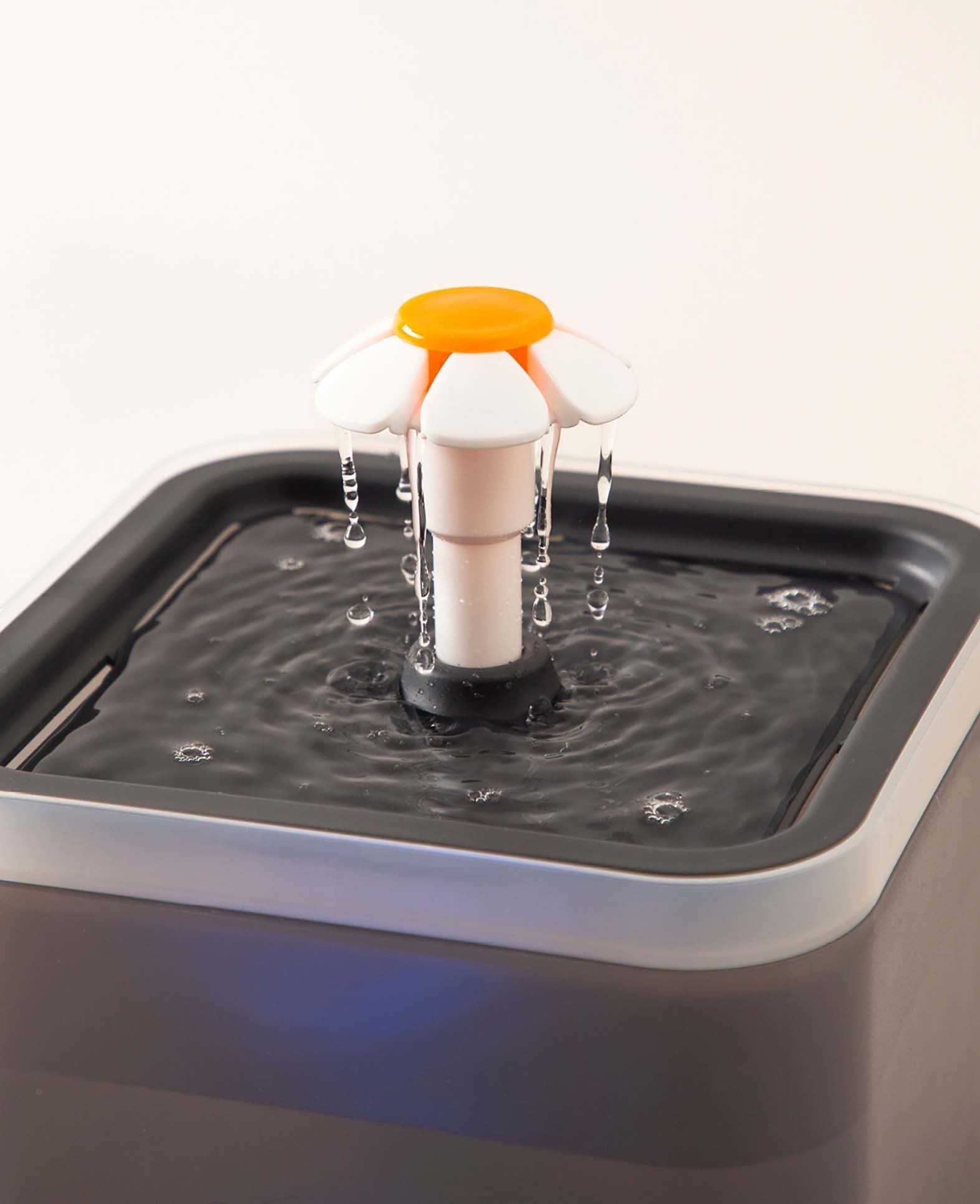 Haustier Trinkbrunnen LED Wasserspender mit Aktivkohlefilter + Wasserpumpe, 2L