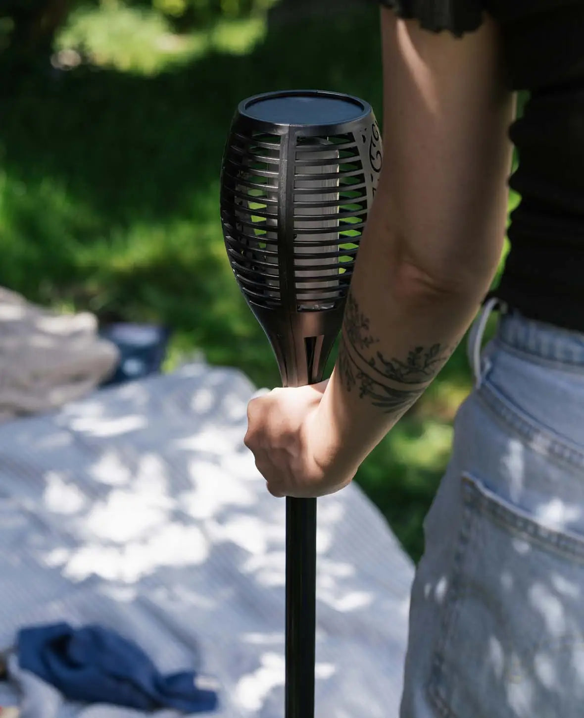 Flackernde Outdoor LED Solar Gartenfackel – Warmweisses Licht